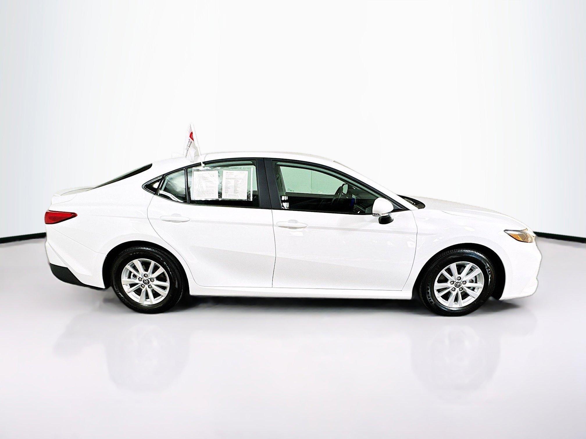 Toyota Camry Le Fwd 4Dr Car - Thumbnail 3