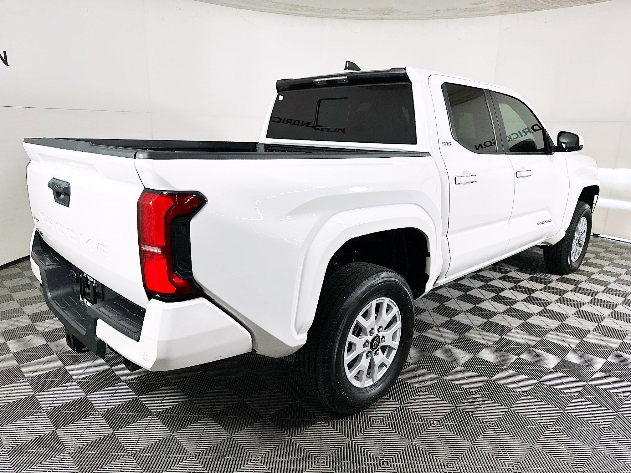 Toyota Tacoma 4Wd Sr5 4Wd Crew Cab Pickup - Thumbnail 4