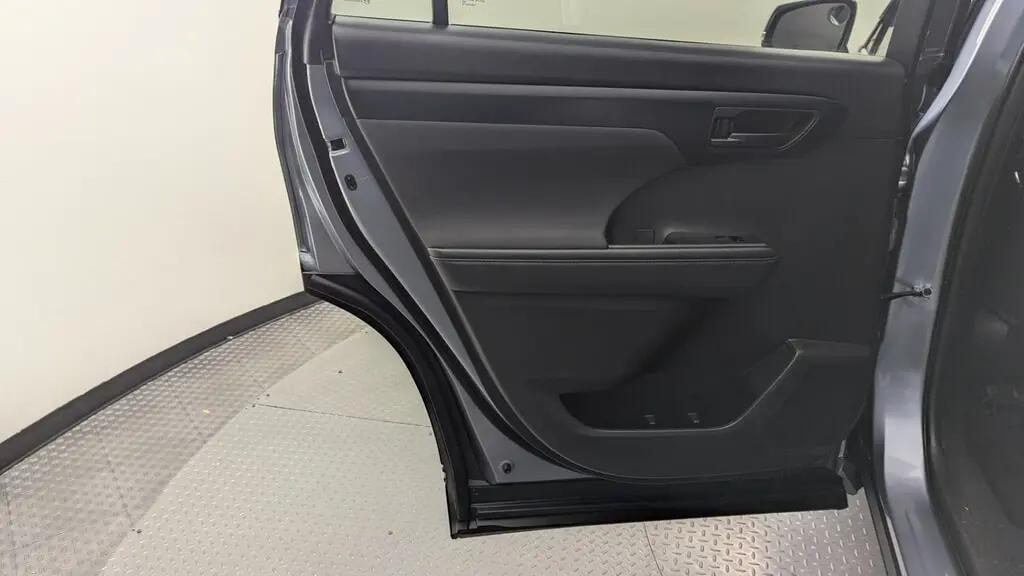 Toyota Highlander Hybrid Le For Sale In West Palm - Thumbnail 12