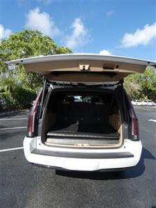 Cadillac Escalade Esv Platinum - Thumbnail 15