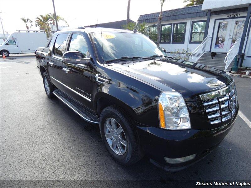 Cadillac Escalade Ext - View 1