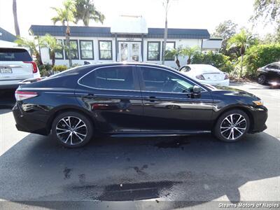 Toyota Camry Se - Thumbnail 3