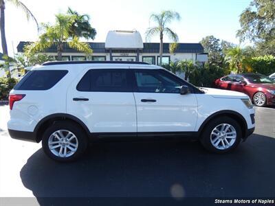 Ford Explorer - Thumbnail 3