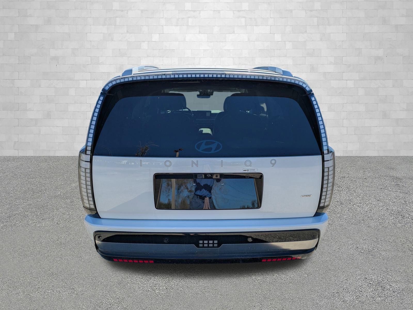 Hyundai Ioniq 9 Performance Calligraphy All Wheel Drive Sport Utility - Thumbnail 4