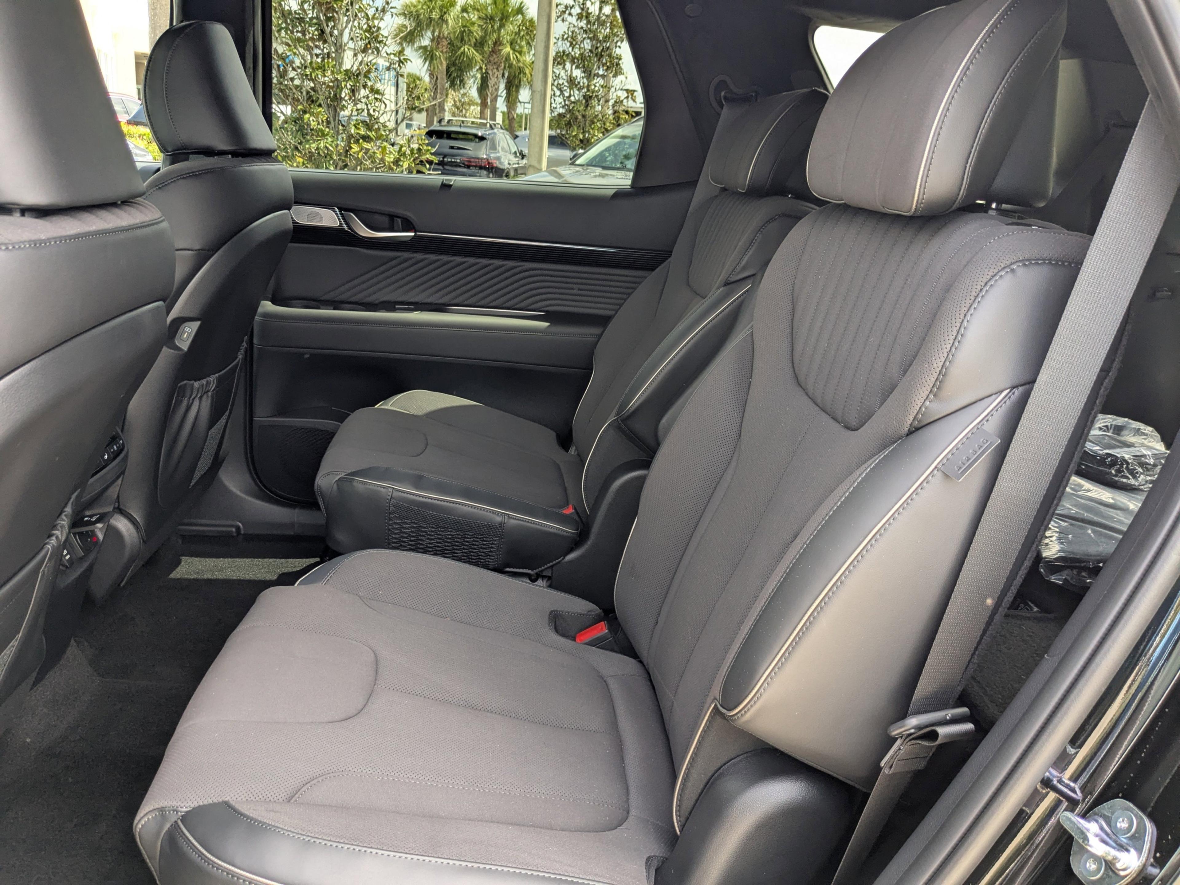 Hyundai Palisade Calligraphy Night Edition Awd All Wheel Drive Sport Utility - Thumbnail 16