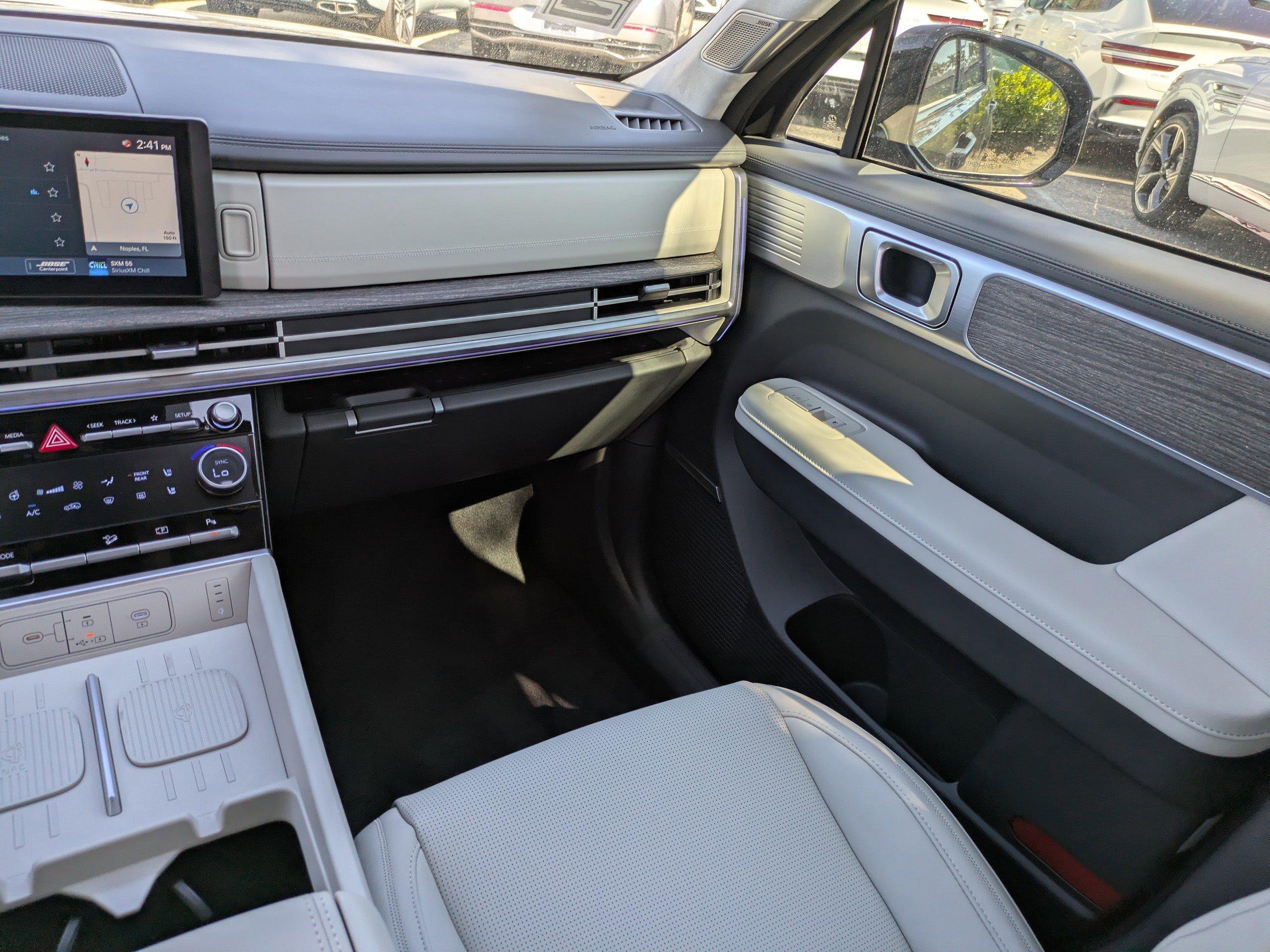 Hyundai Santa Fe Hybrid Calligraphy Front Wheel Drive Sport Utility - Thumbnail 13