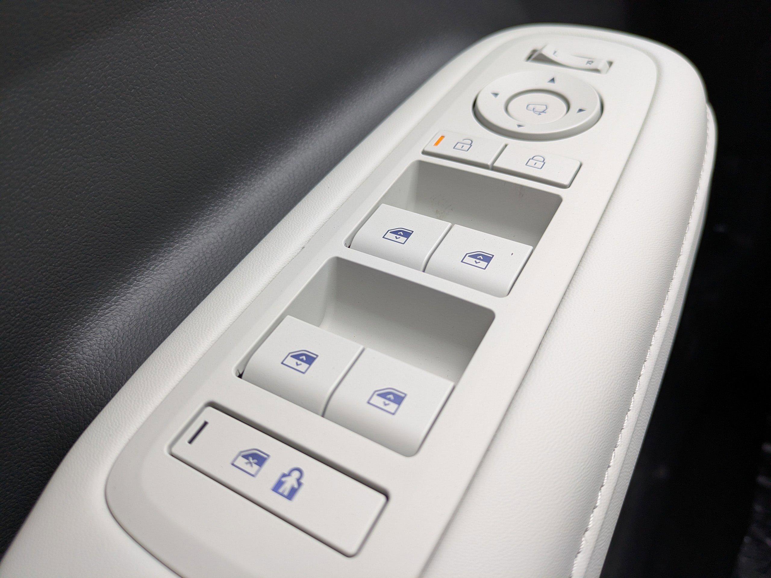 Hyundai Santa Fe Hybrid Calligraphy Front Wheel Drive Sport Utility - Thumbnail 19