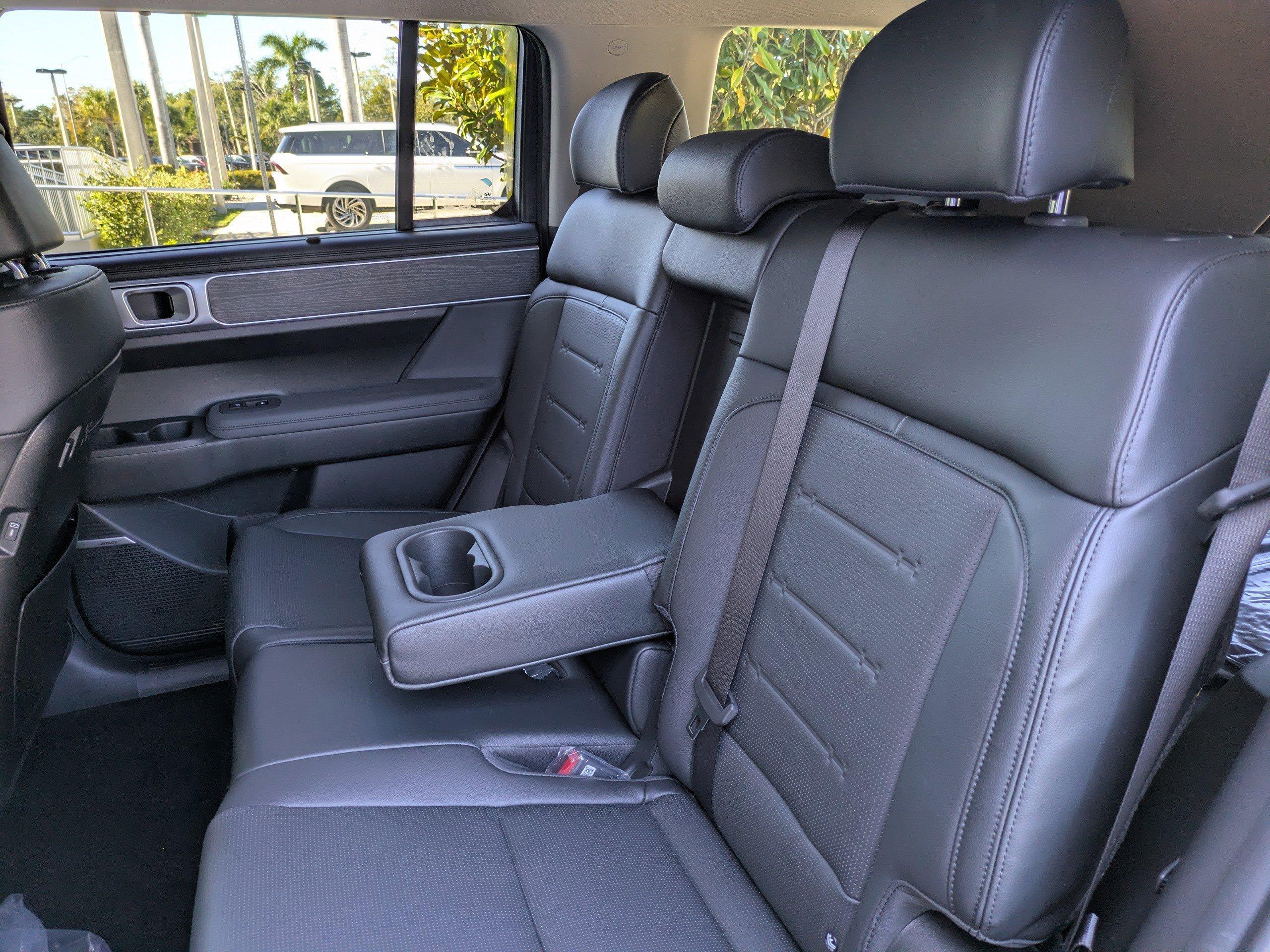 Hyundai Santa Fe Hybrid Limited All Wheel Drive Sport Utility - Thumbnail 16