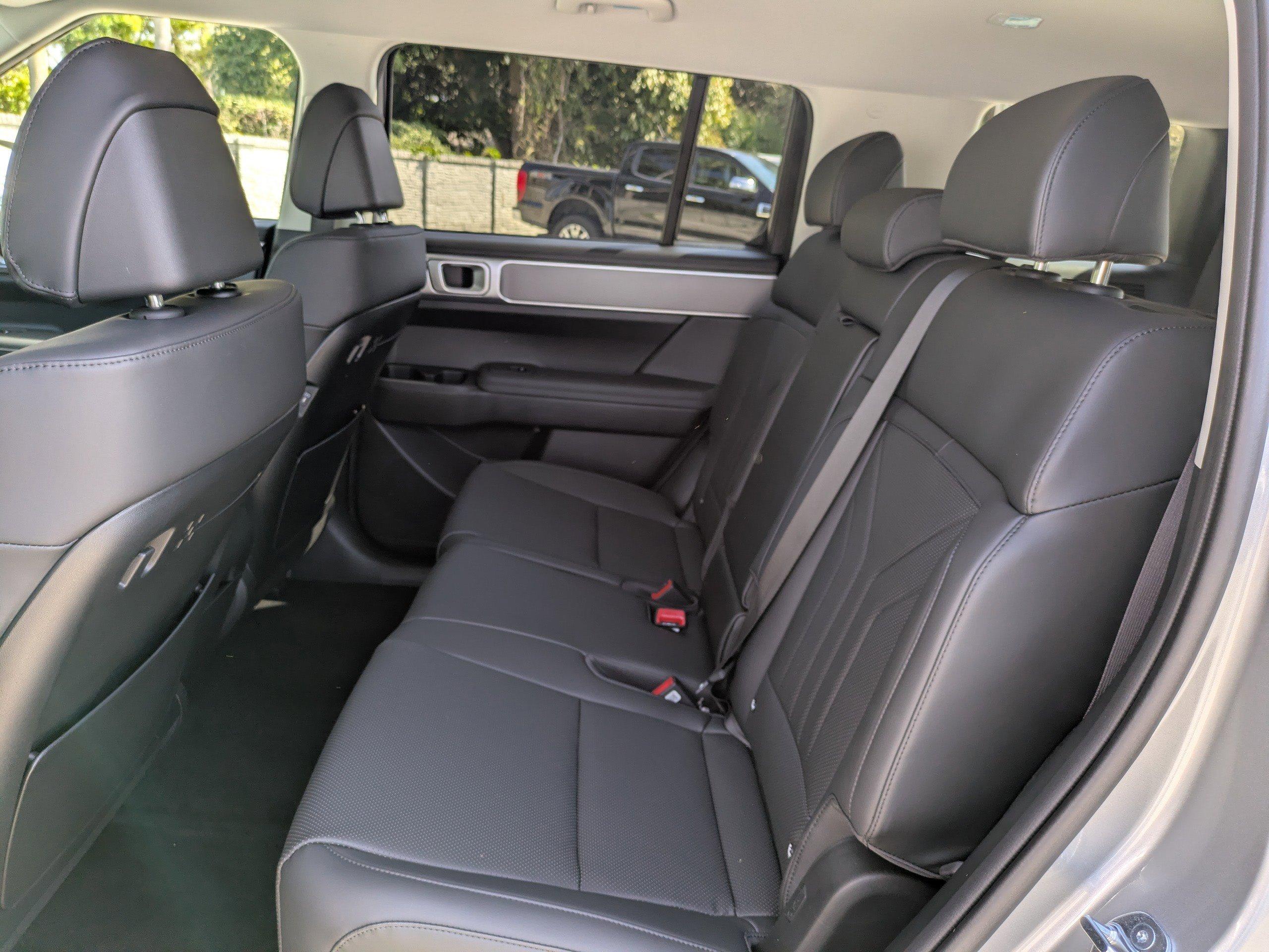 Hyundai Santa Fe Hybrid Sel Front Wheel Drive Sport Utility - Thumbnail 16