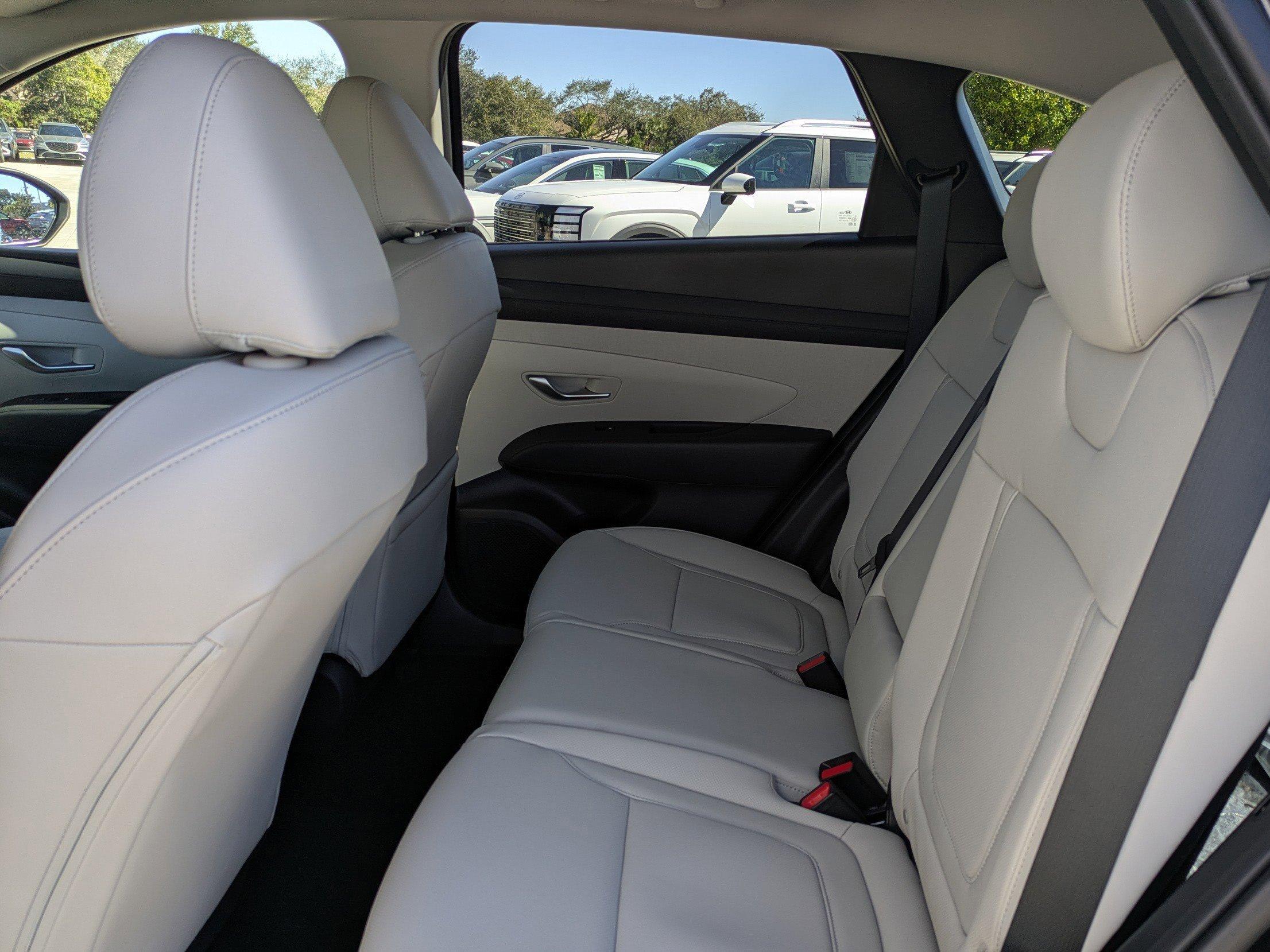 Hyundai Tucson Sel Premium Fwd Front Wheel Drive Sport Utility - Thumbnail 16