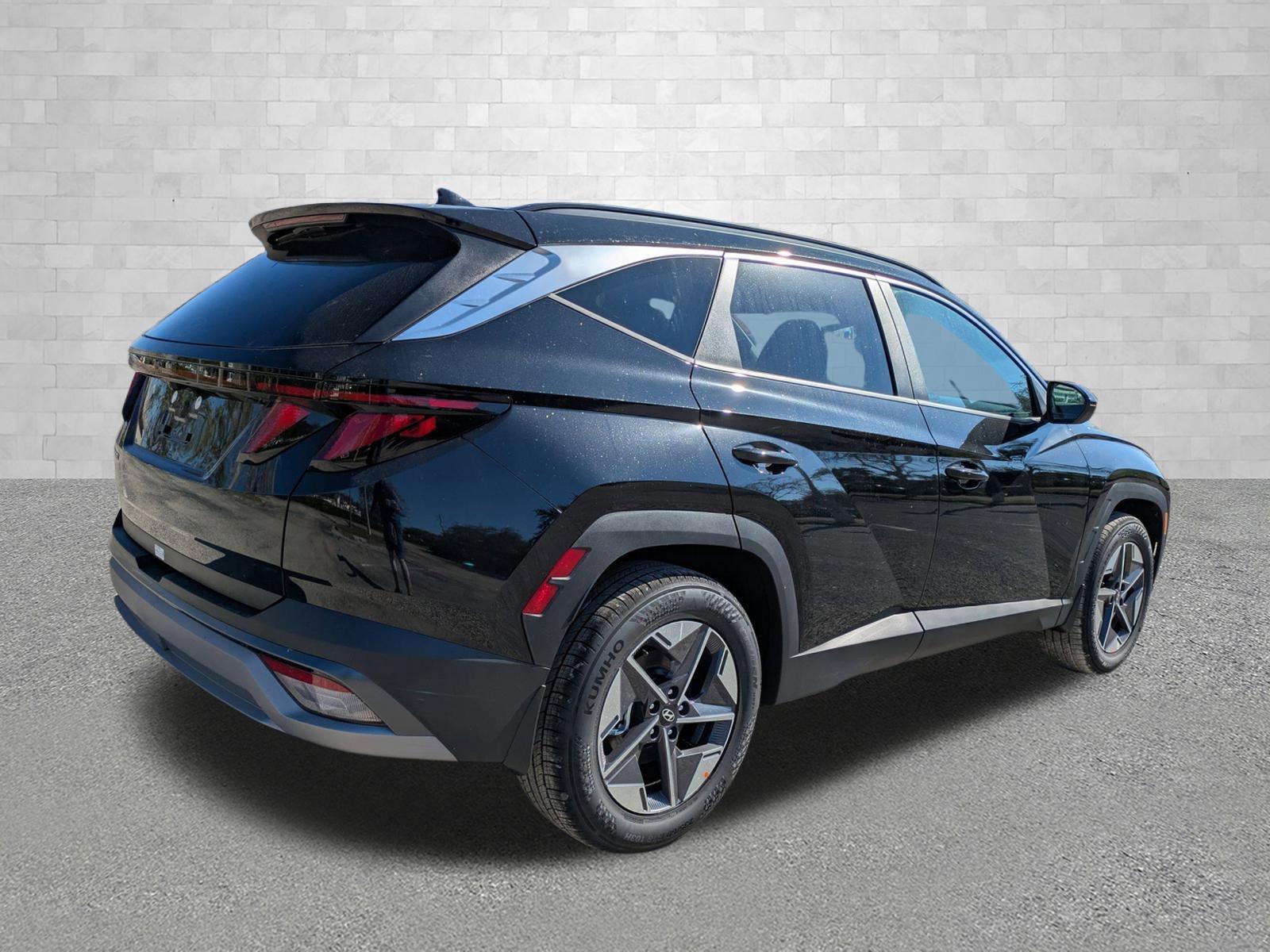 Hyundai Tucson Sel Fwd Front Wheel Drive Sport Utility - Thumbnail 3