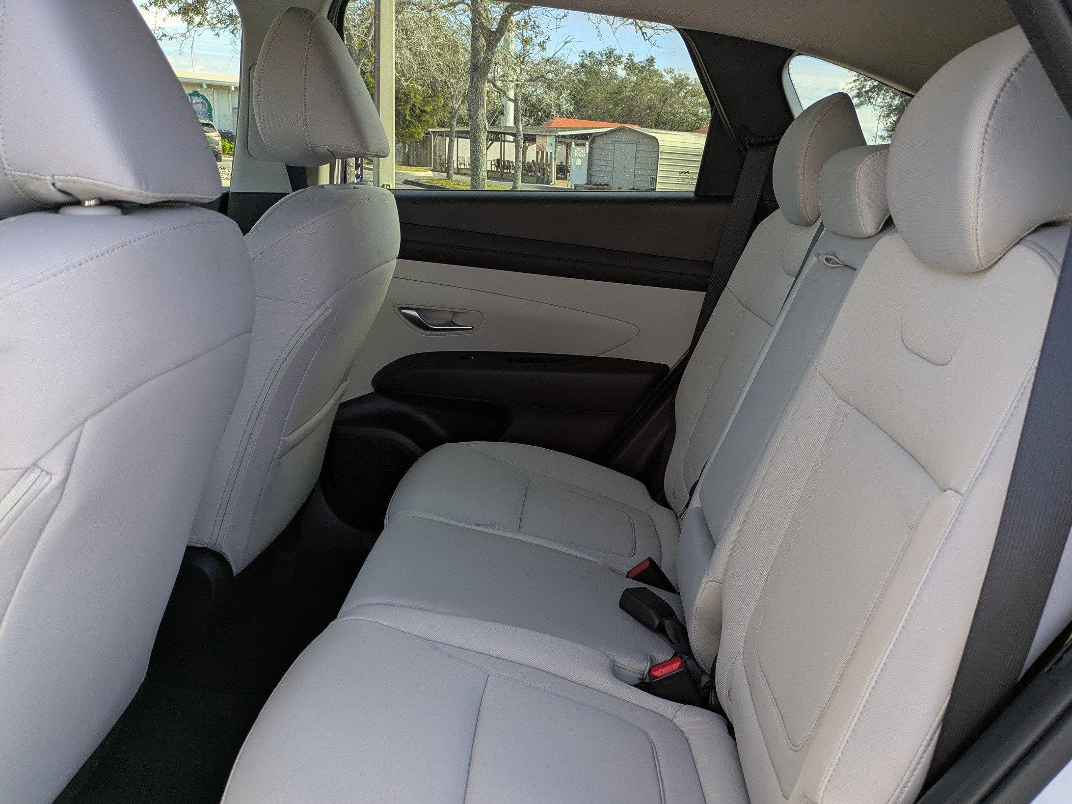 Hyundai Tucson Se Fwd Front Wheel Drive Sport Utility - Thumbnail 15