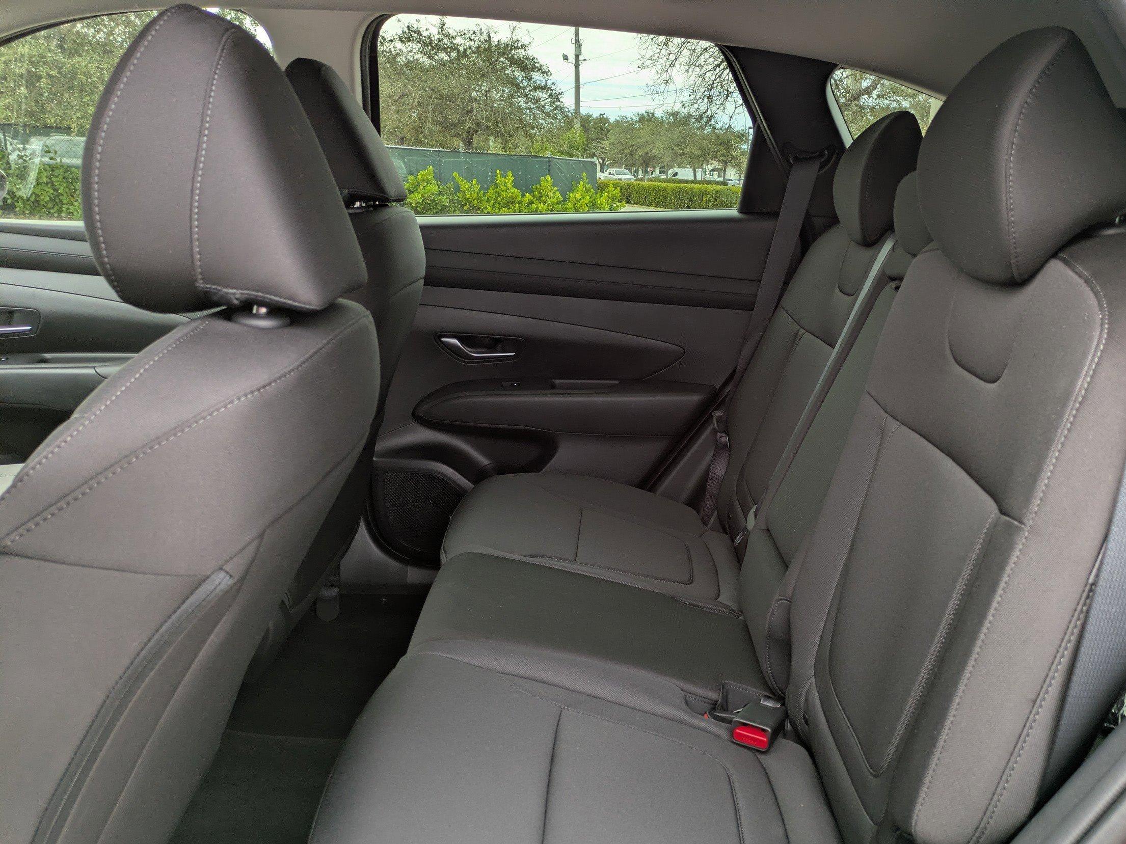 Hyundai Tucson Se Fwd Front Wheel Drive Sport Utility - Thumbnail 13