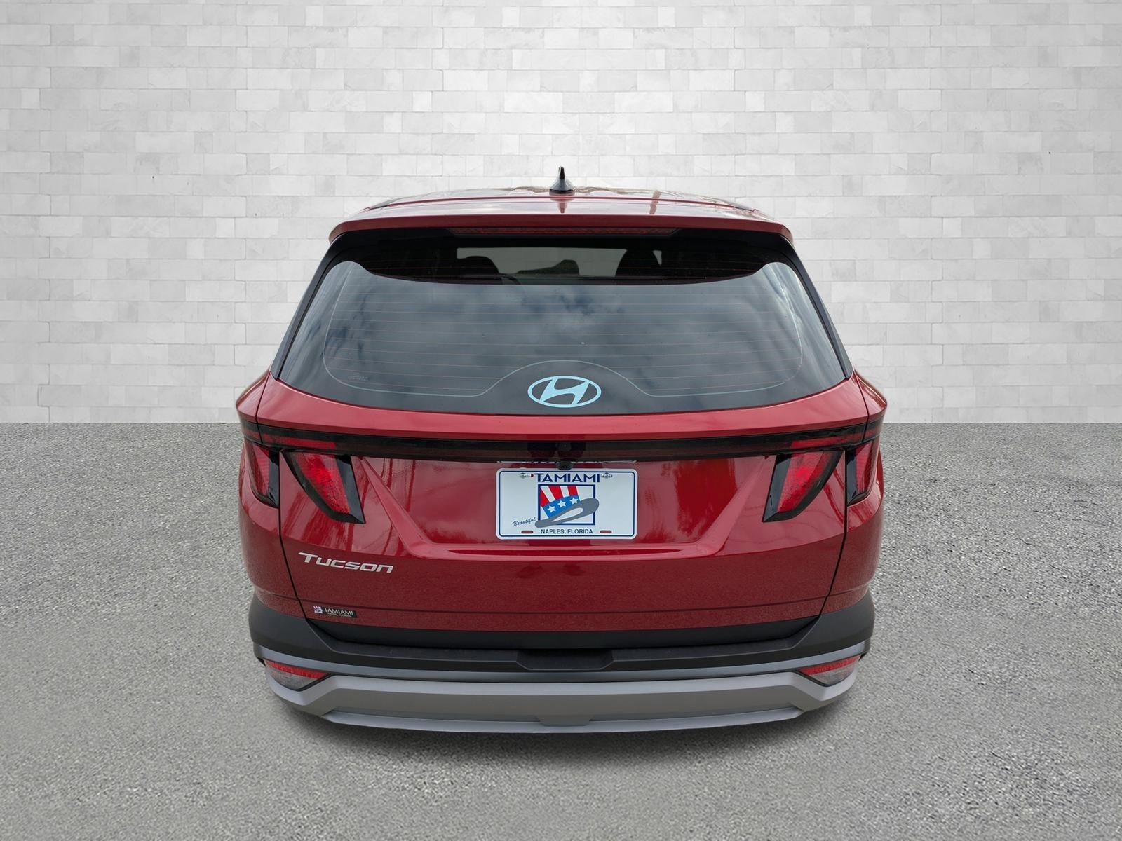 Hyundai Tucson Se Fwd Front Wheel Drive Sport Utility - Thumbnail 2