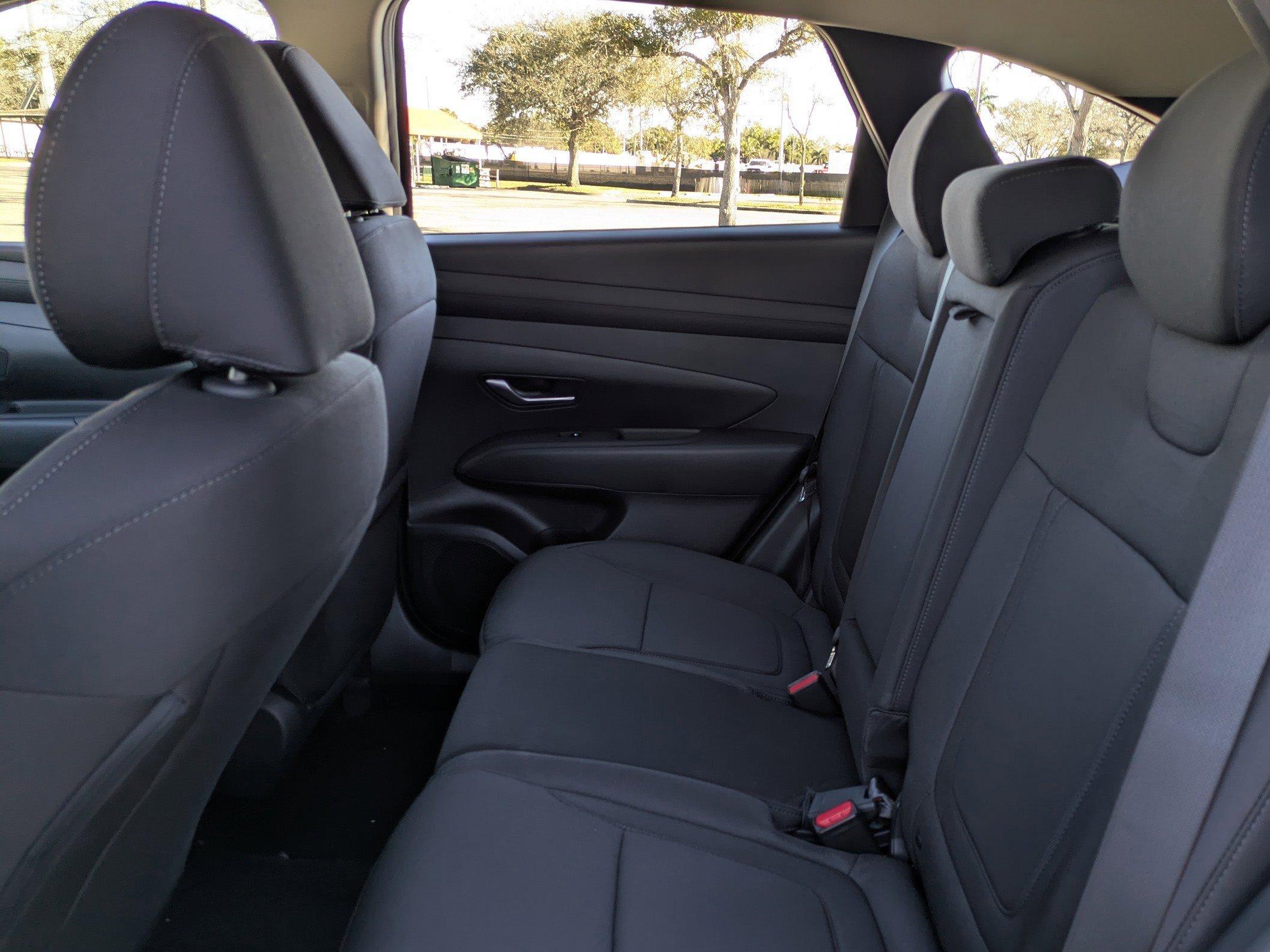 Hyundai Tucson Se Fwd Front Wheel Drive Sport Utility - Thumbnail 15