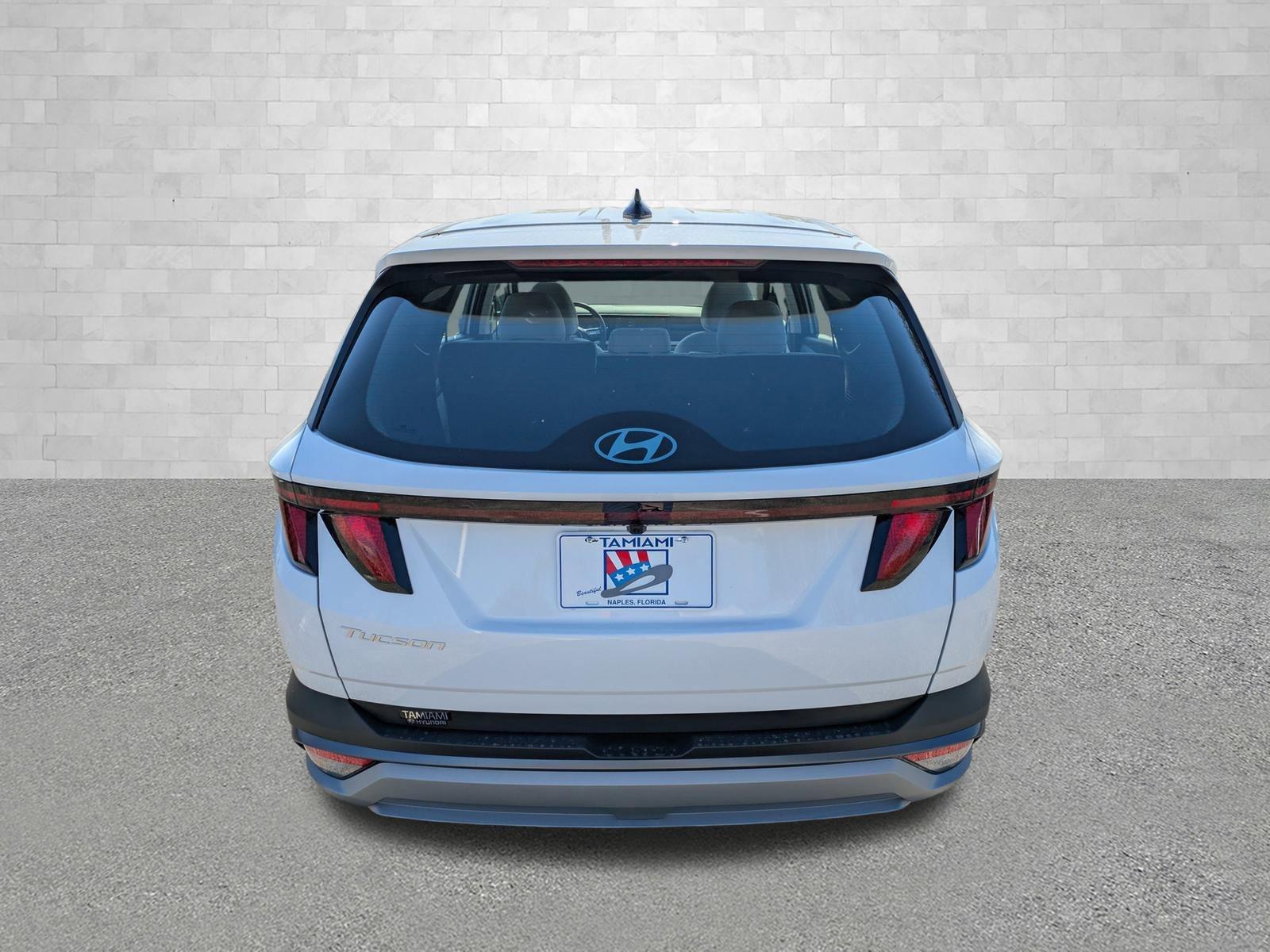 Hyundai Tucson Se Fwd Front Wheel Drive Sport Utility - Thumbnail 4