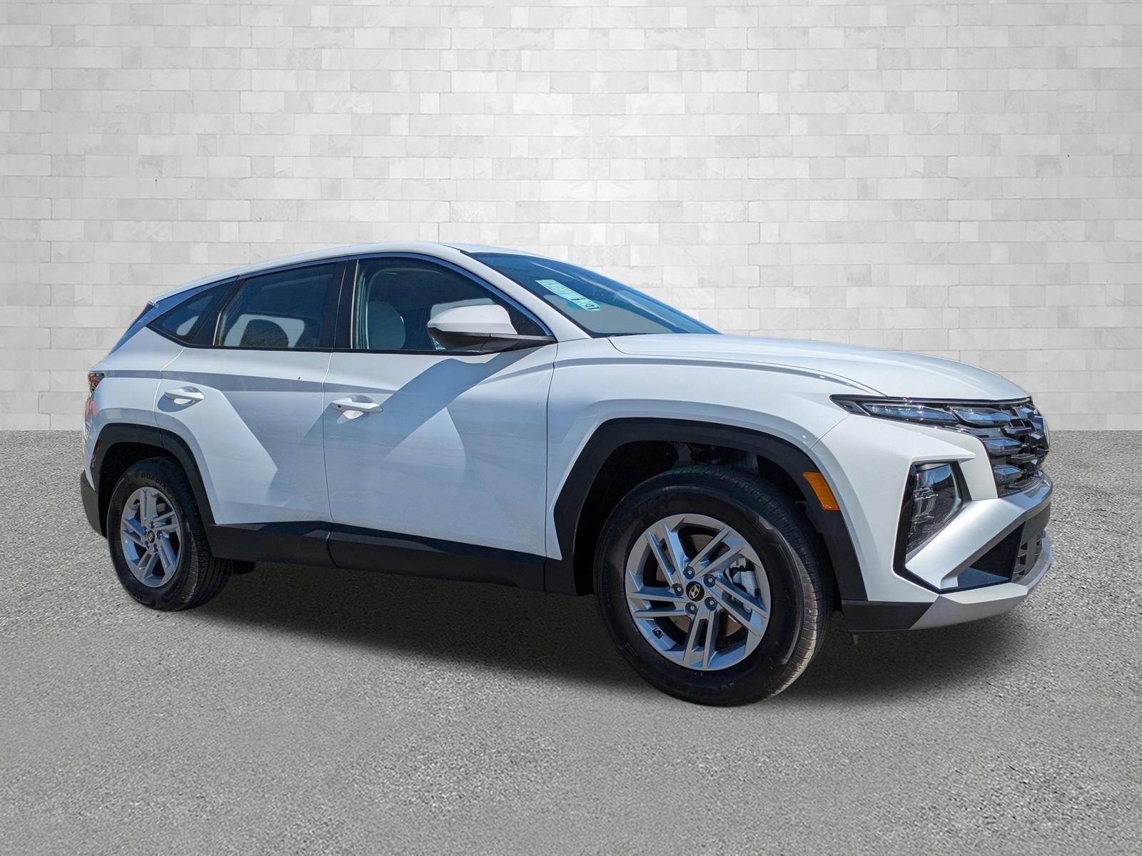 Hyundai Tucson Se Fwd Front Wheel Drive Sport Utility - Thumbnail 2