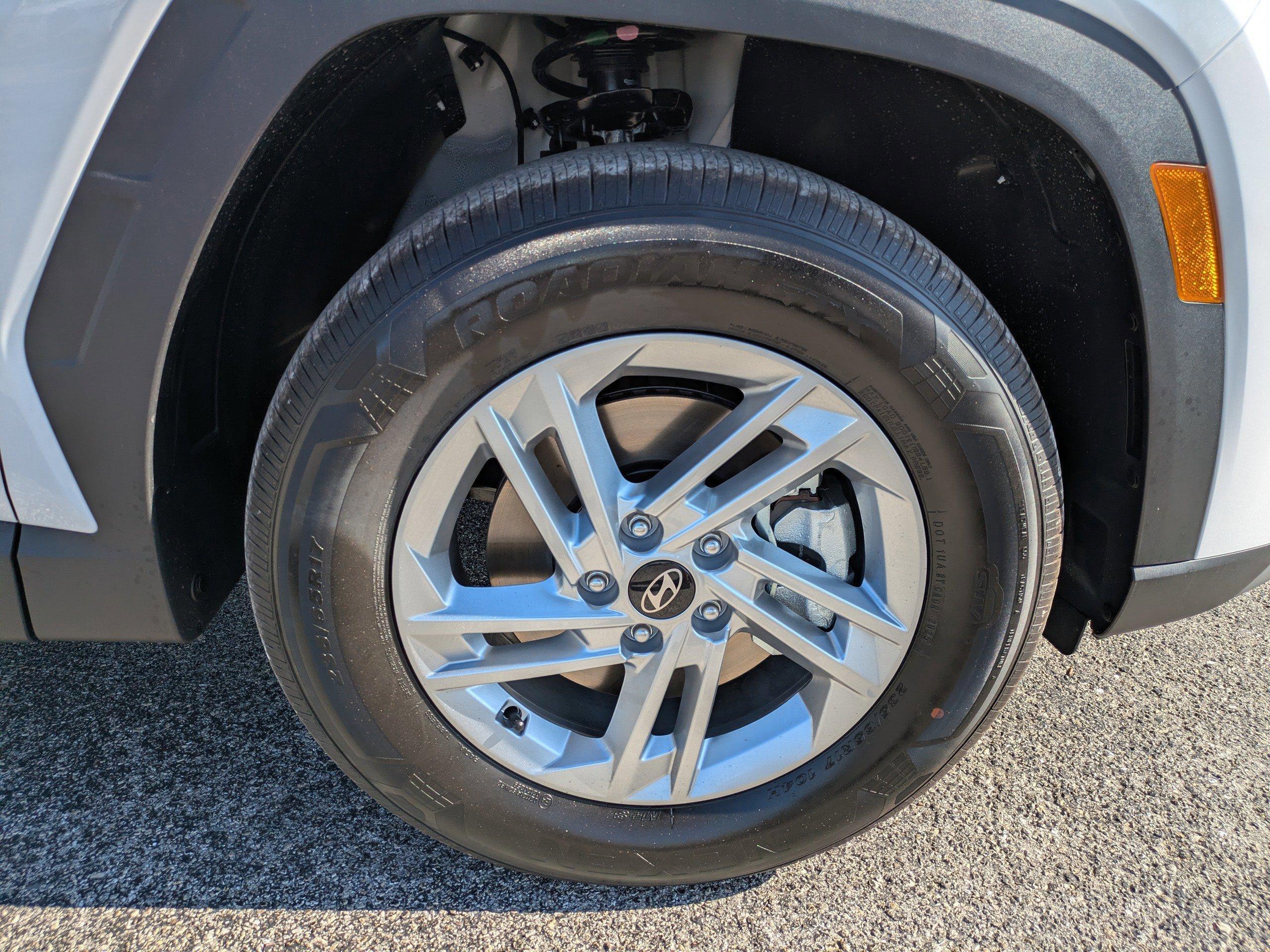 Hyundai Tucson Se Fwd Front Wheel Drive Sport Utility - Thumbnail 9