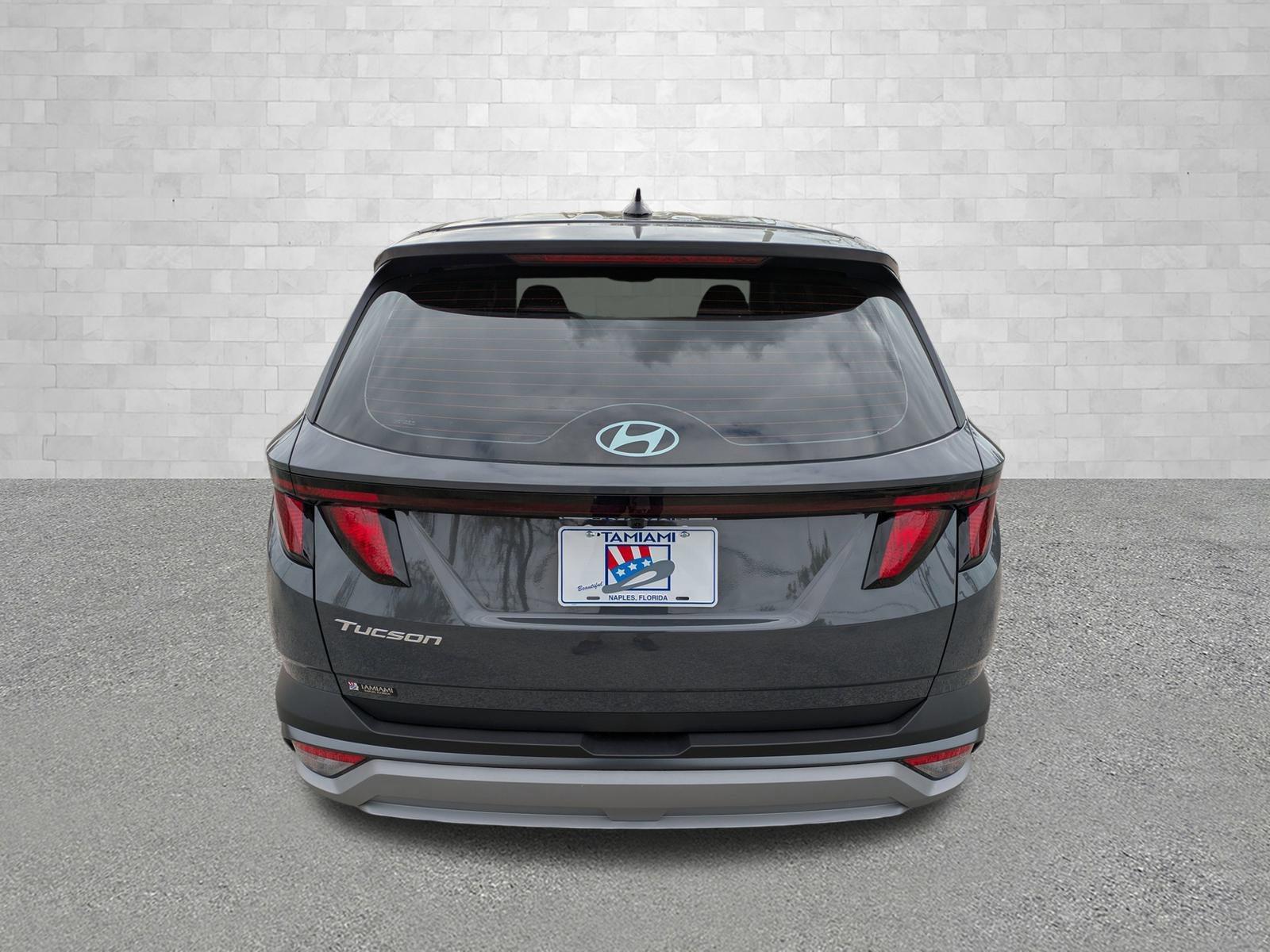 Hyundai Tucson Se Fwd Front Wheel Drive Sport Utility - Thumbnail 4