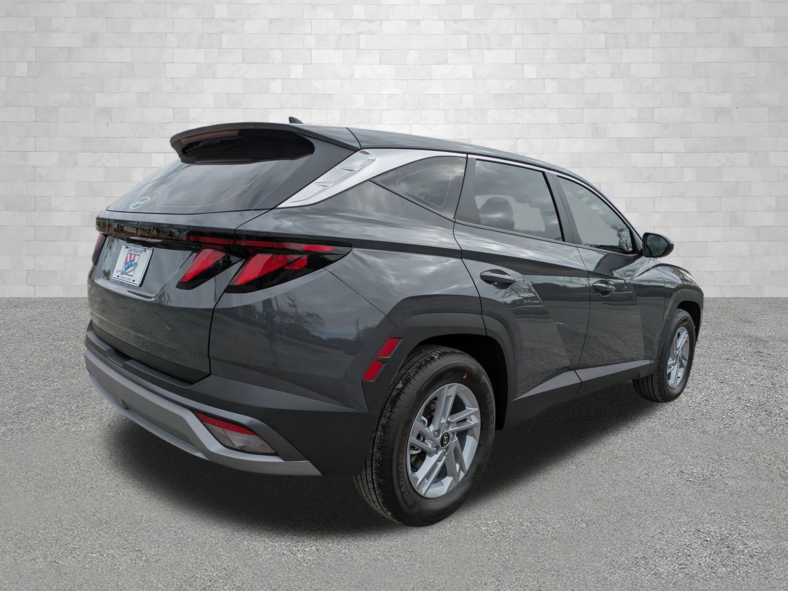 Hyundai Tucson Se Fwd Front Wheel Drive Sport Utility - Thumbnail 3