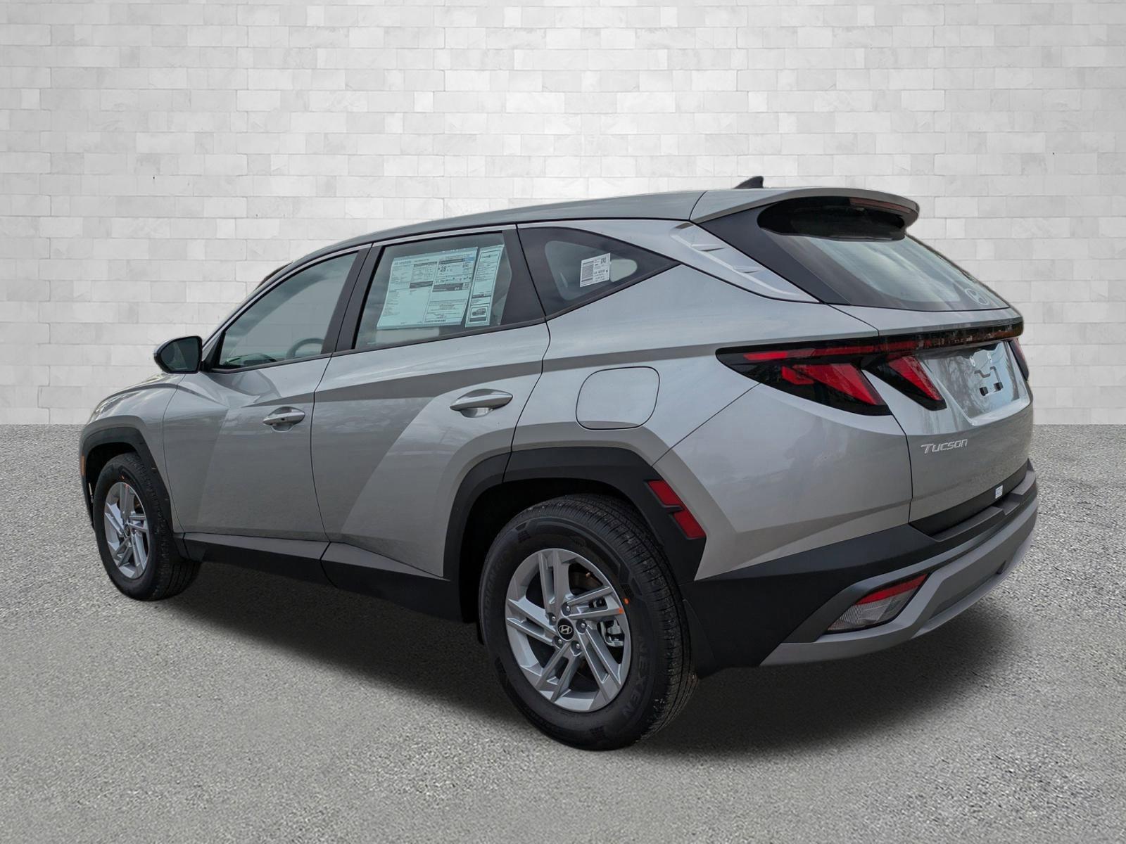 Hyundai Tucson Se Fwd Front Wheel Drive Sport Utility - Thumbnail 4