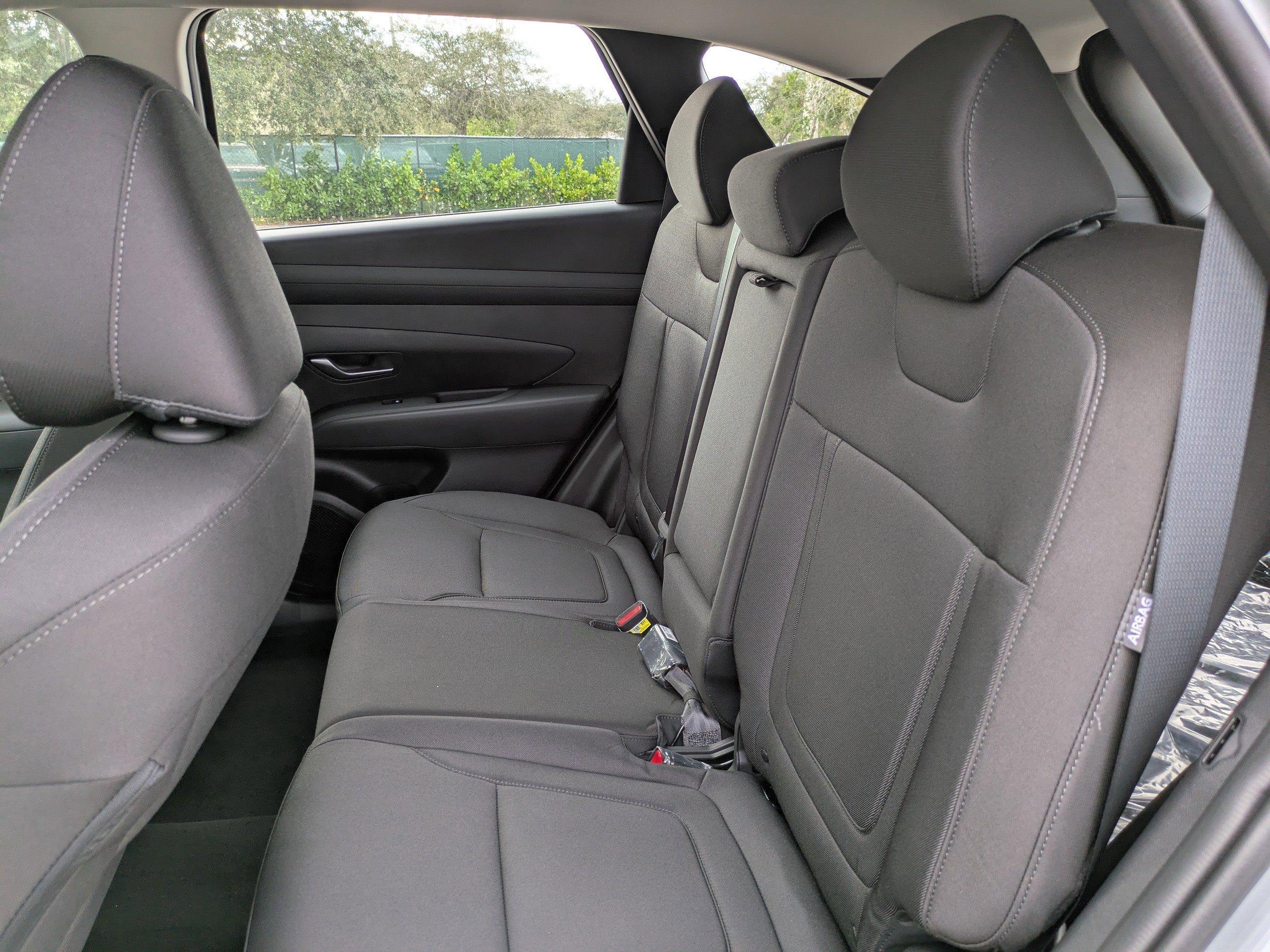 Hyundai Tucson Se Fwd Front Wheel Drive Sport Utility - Thumbnail 14