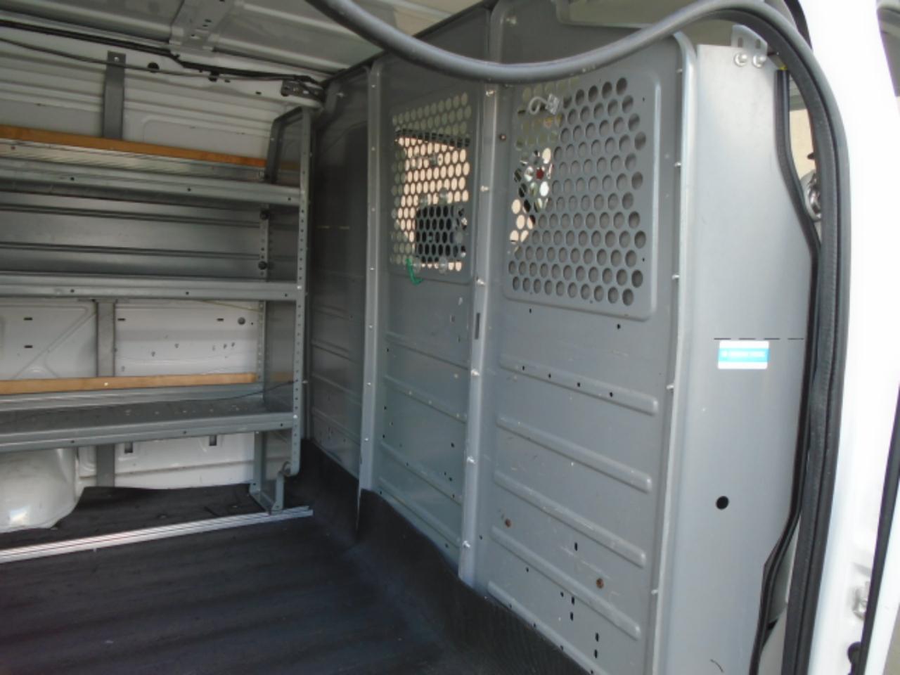 Ford Econoline Cargo Vane-250 Commercial - Thumbnail 9