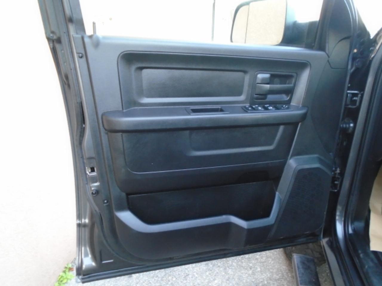 Ram 3500Tradesman 4X4 Crew Cab 8' Box - Thumbnail 12