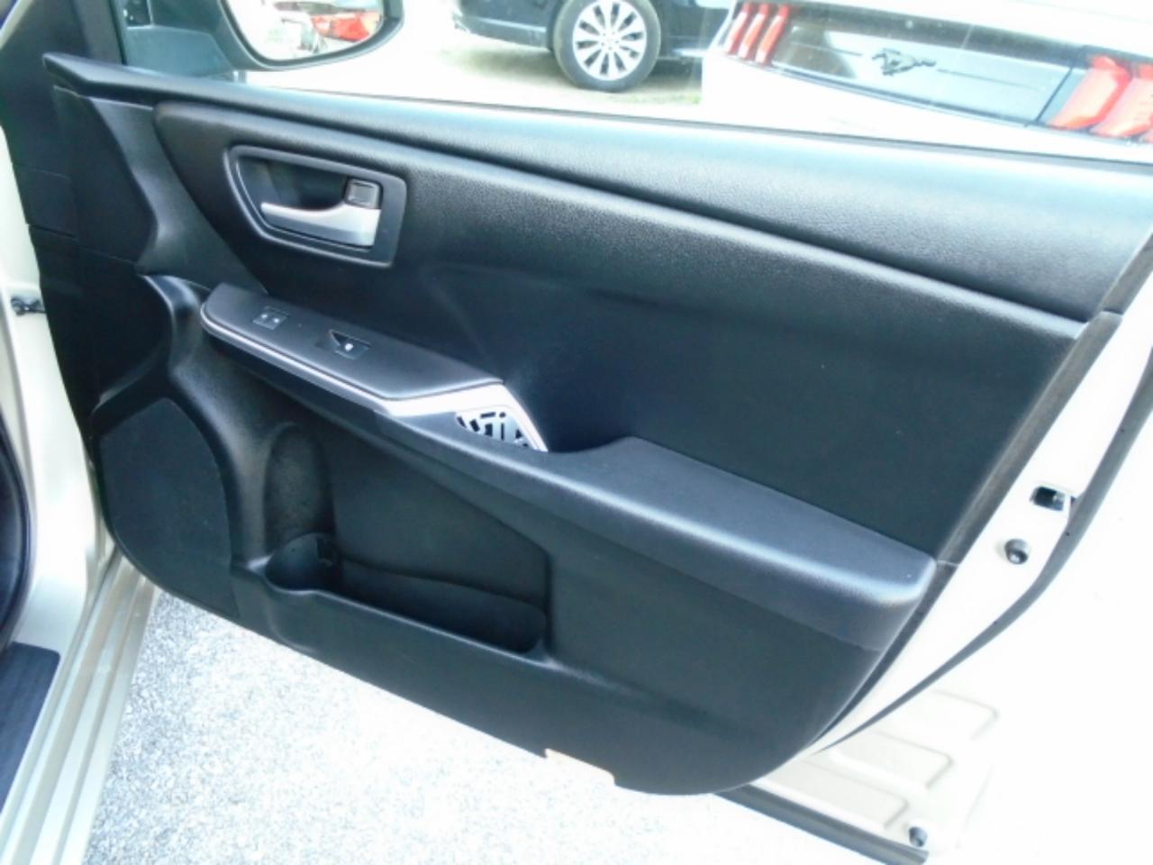 Toyota Camry4Dr Sdn I4 Auto Se W/Special Edition Pkg (Natl) - Thumbnail 16