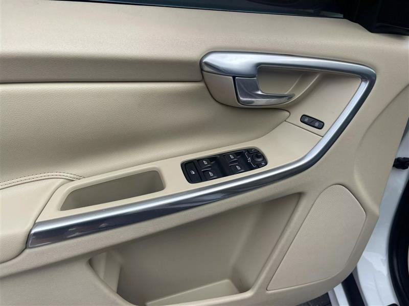 Volvo Xc60 - Thumbnail 10