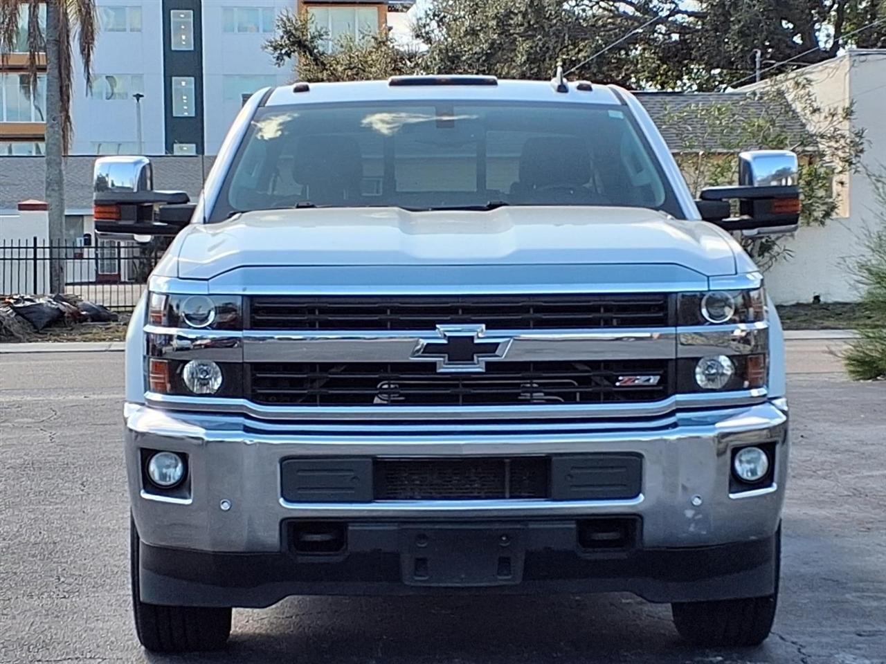 Chevrolet Silverado 2500Hdltz Crew Cab 4Wd - Thumbnail 2
