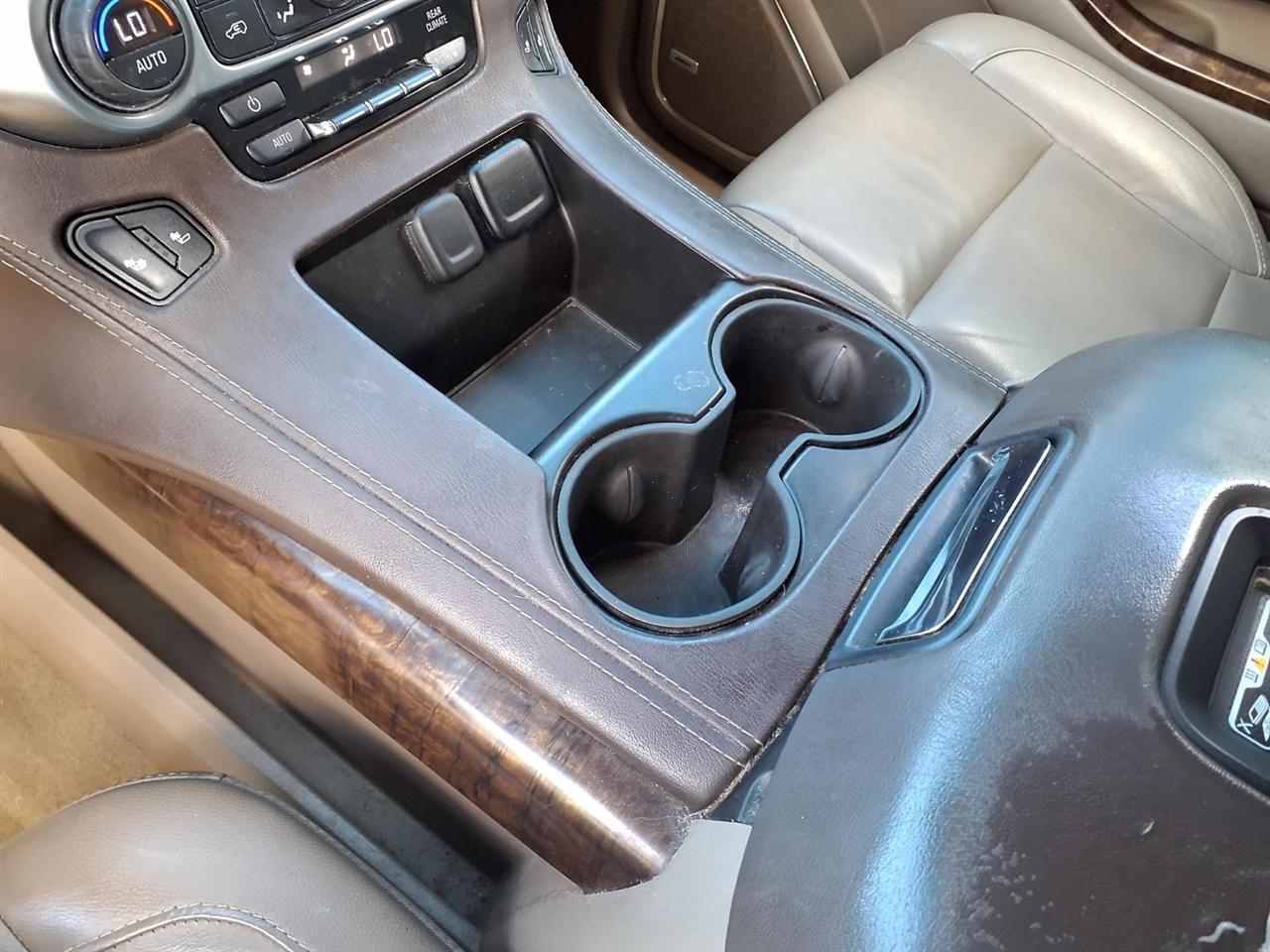 Chevrolet Suburbanlt 2Wd - Thumbnail 8