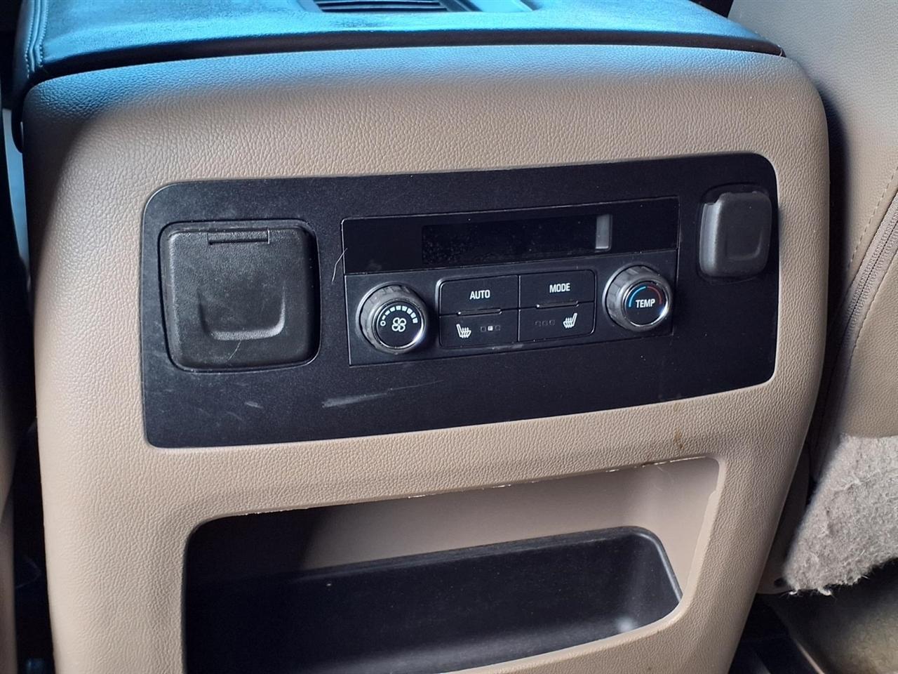 Chevrolet Suburbanlt 2Wd - Thumbnail 13