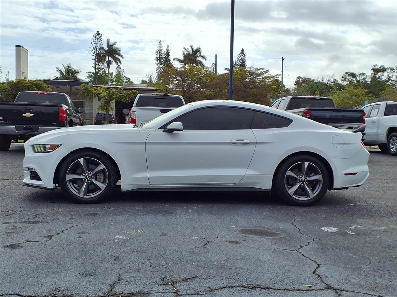 Ford Mustang - Thumbnail 16