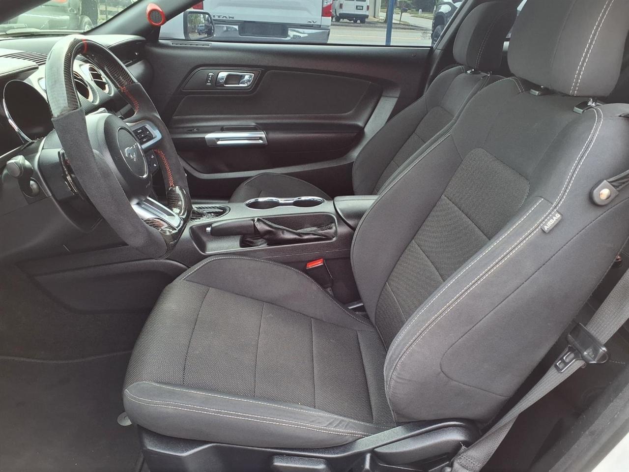 Ford Mustang - Thumbnail 9