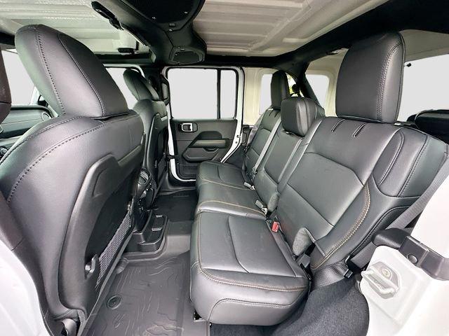 Jeep Wrangler Sahara With Navigation & 4Wd - Thumbnail 18