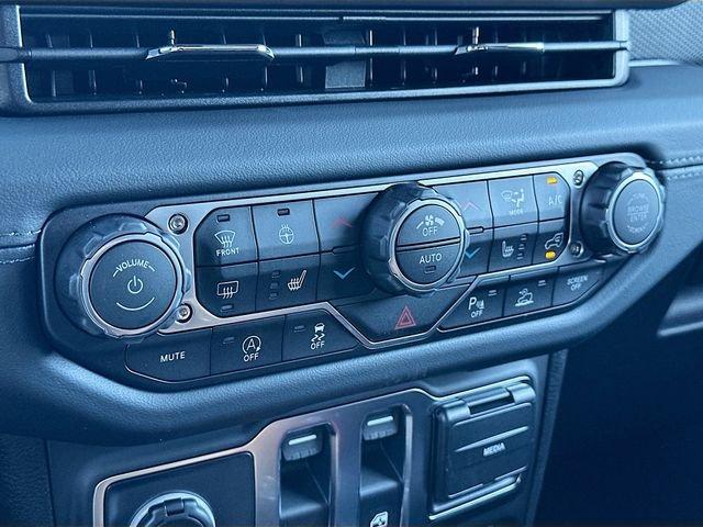 Jeep Wrangler Rubicon X With Navigation & 4Wd - Thumbnail 12