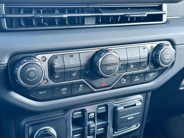 Jeep Wrangler 392 With Navigation & 4Wd - Thumbnail 12