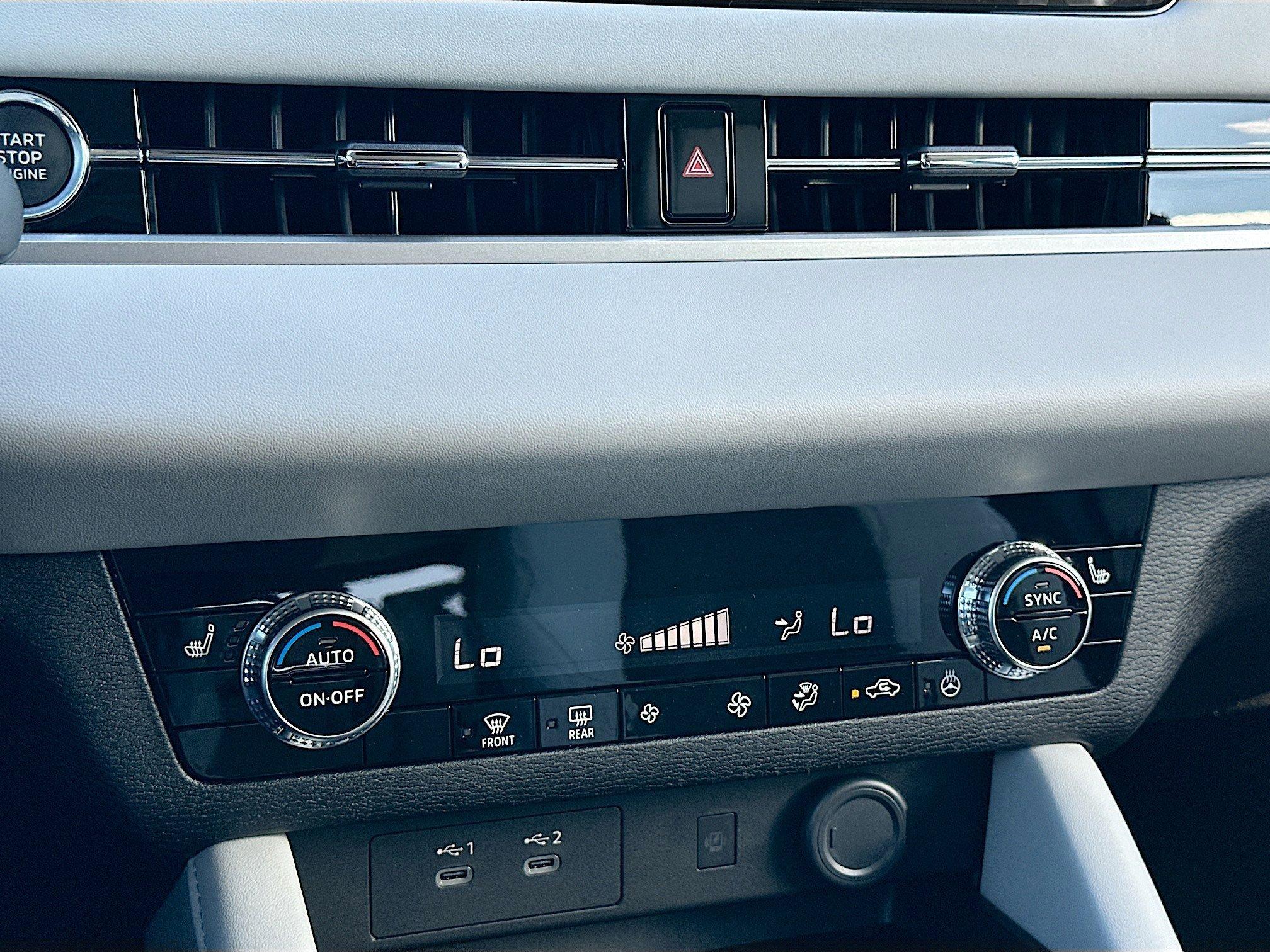 Mitsubishi Outlander Se With Navigation - Thumbnail 12