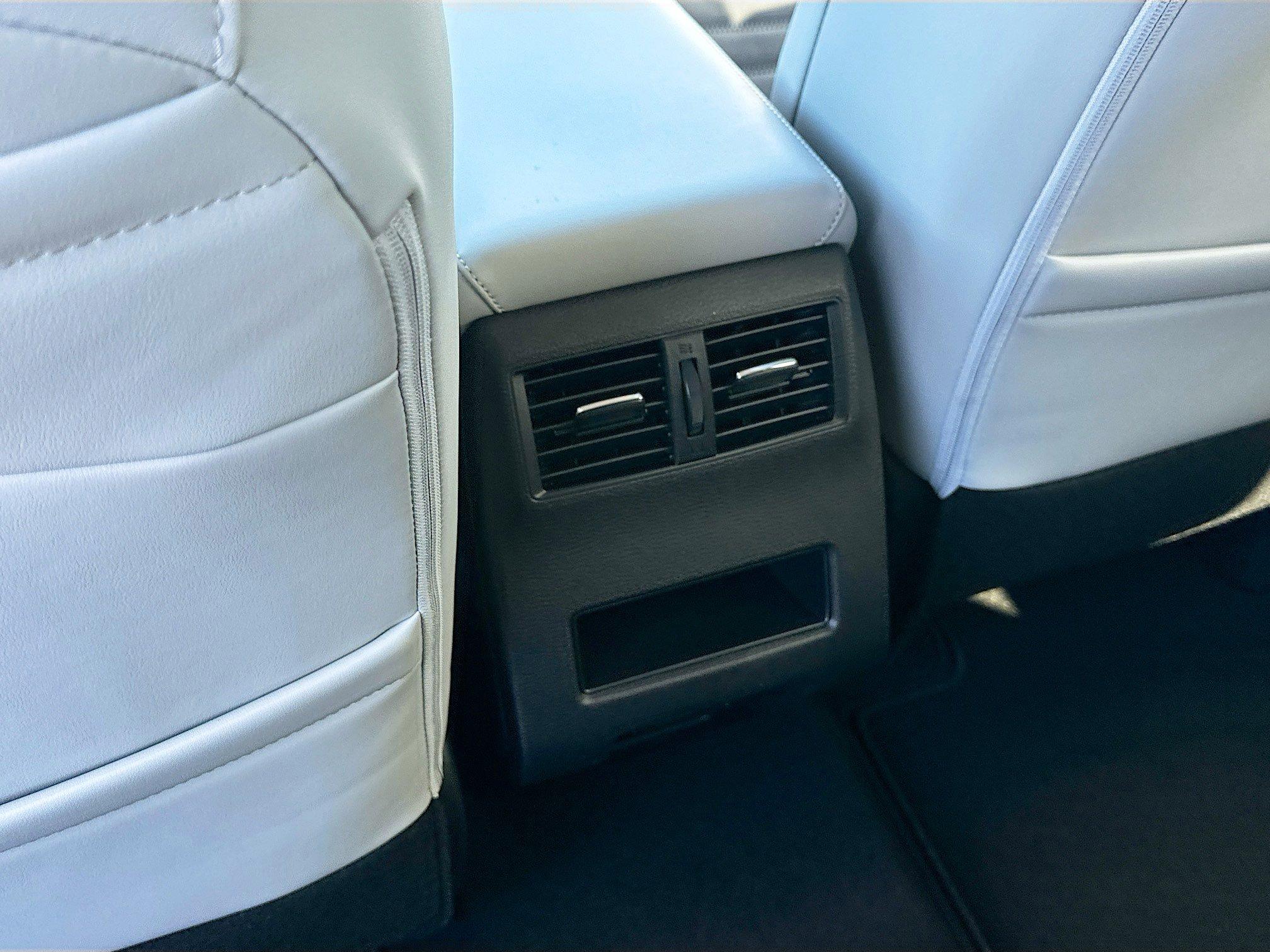 Mitsubishi Outlander Se With Navigation - Thumbnail 20