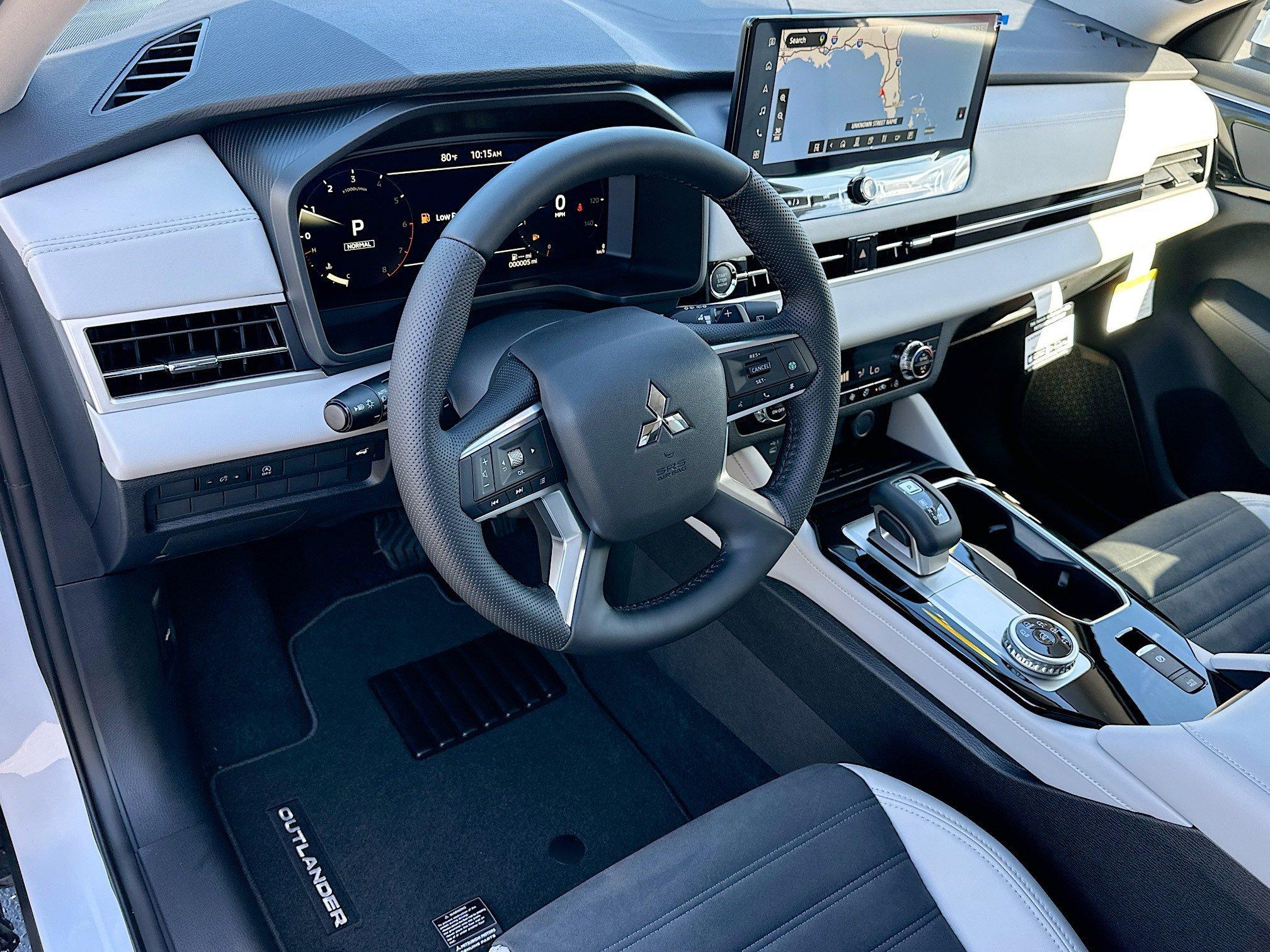 Mitsubishi Outlander Se With Navigation - Thumbnail 7