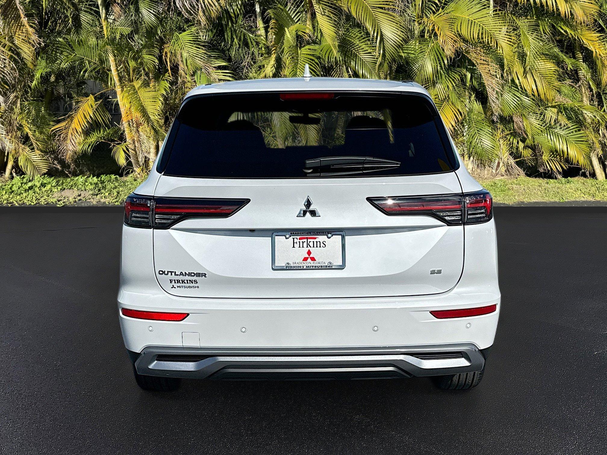 Mitsubishi Outlander Se With Navigation - Thumbnail 5