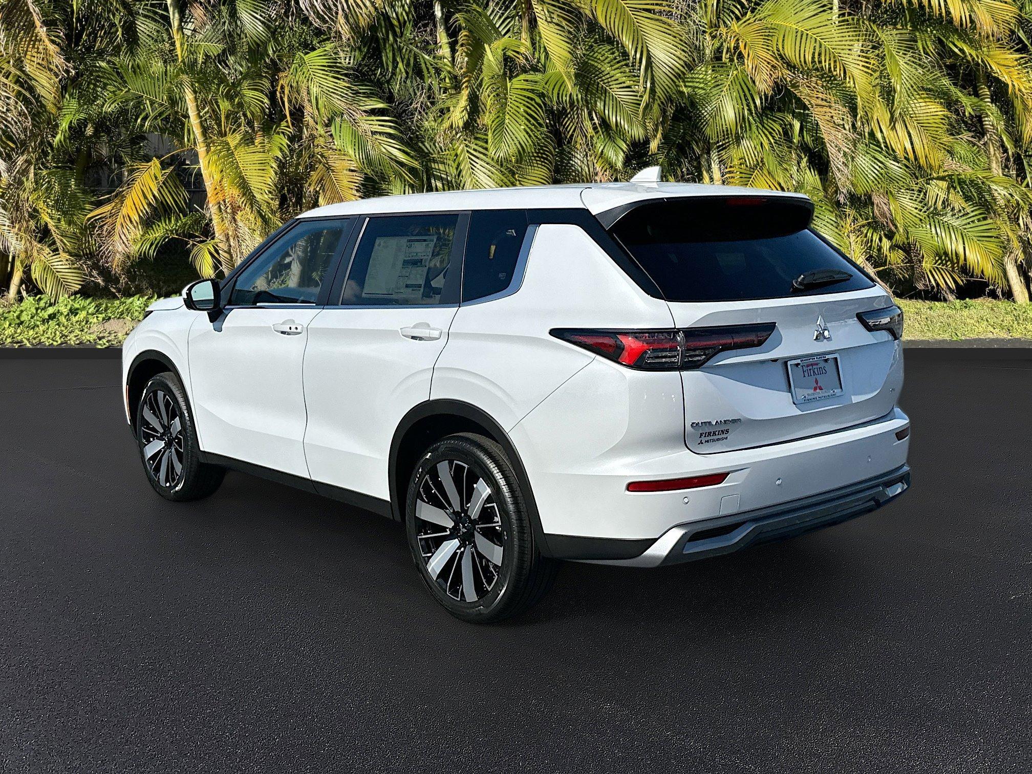 Mitsubishi Outlander Se With Navigation - Thumbnail 4