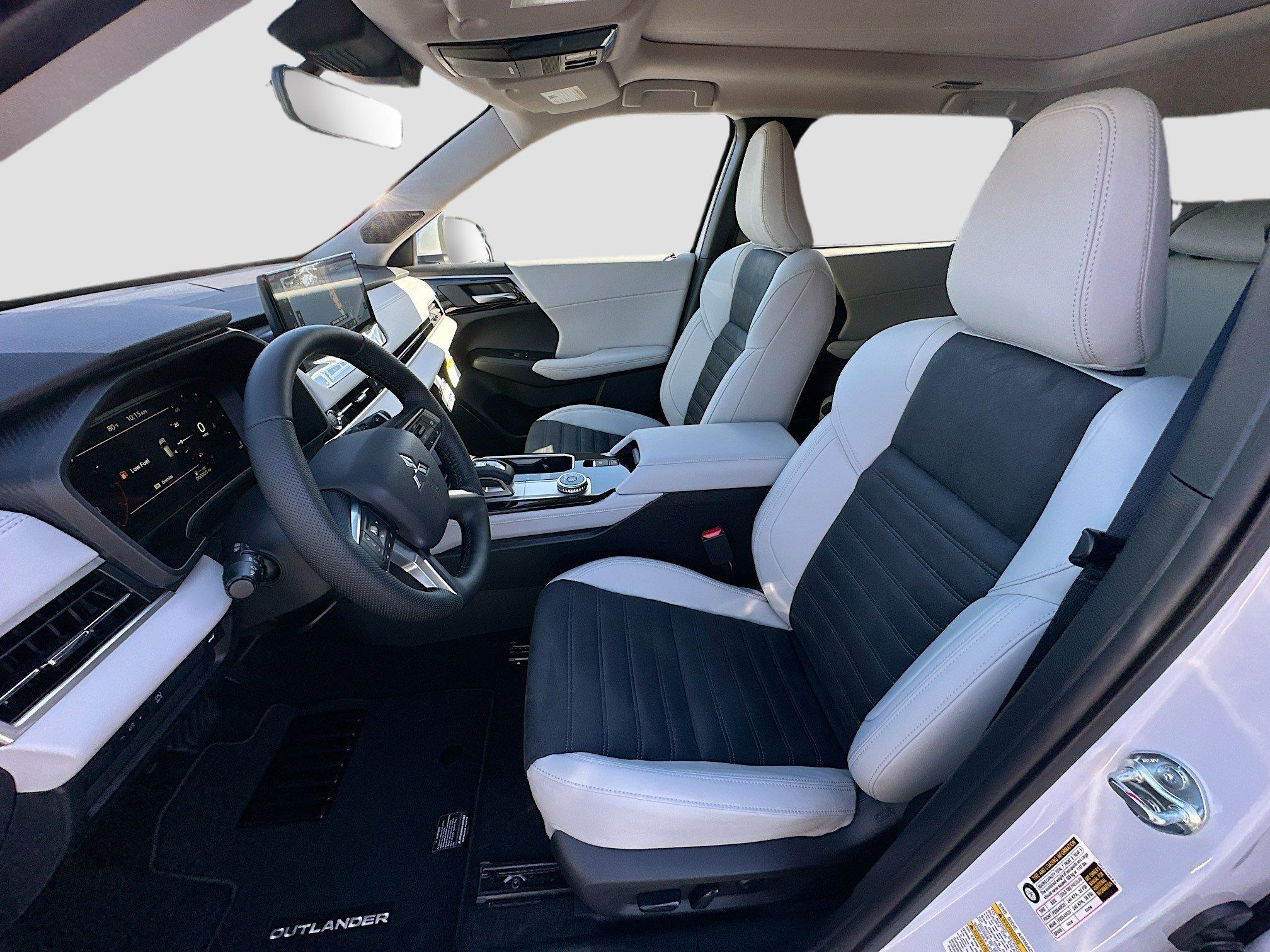 Mitsubishi Outlander Se With Navigation - Thumbnail 16