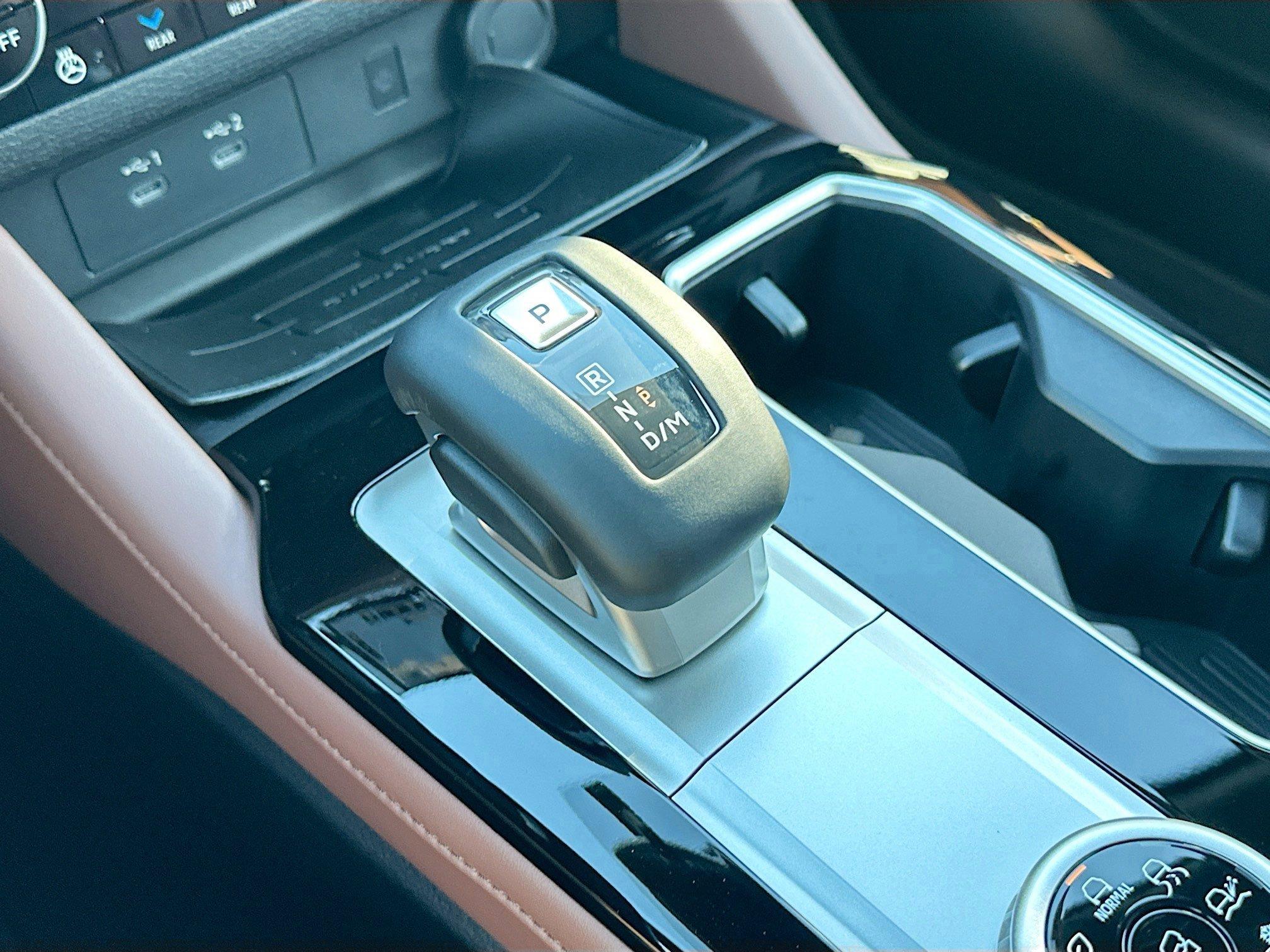 Mitsubishi Outlander Sel With Navigation - Thumbnail 13