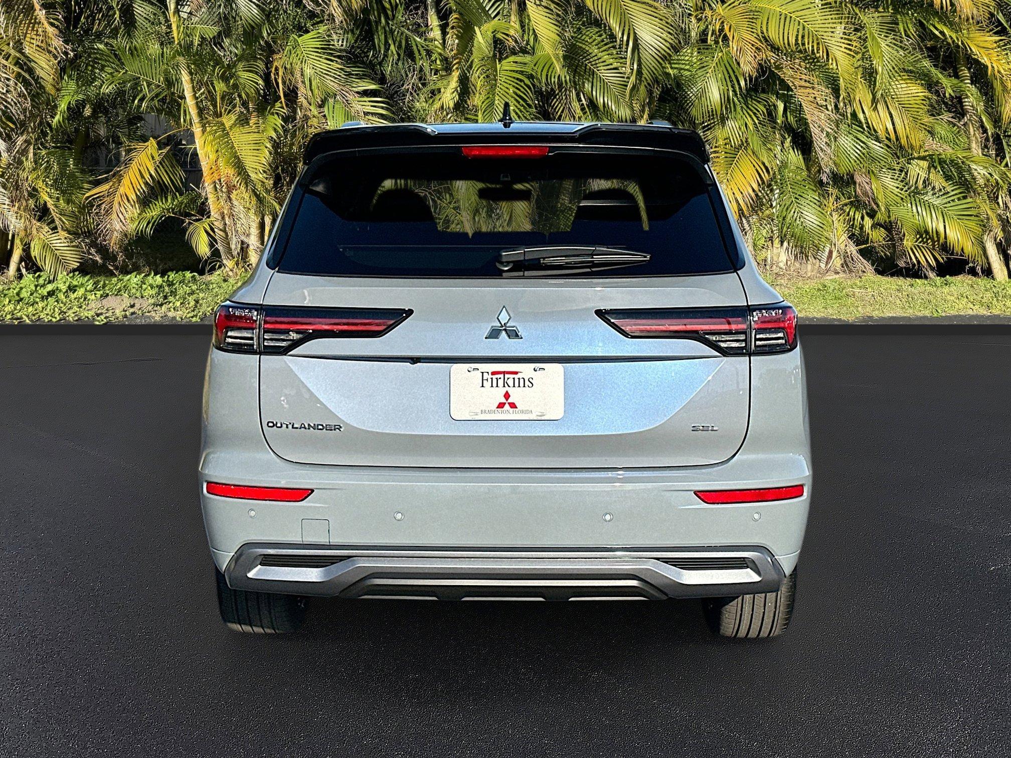 Mitsubishi Outlander Sel With Navigation - Thumbnail 5