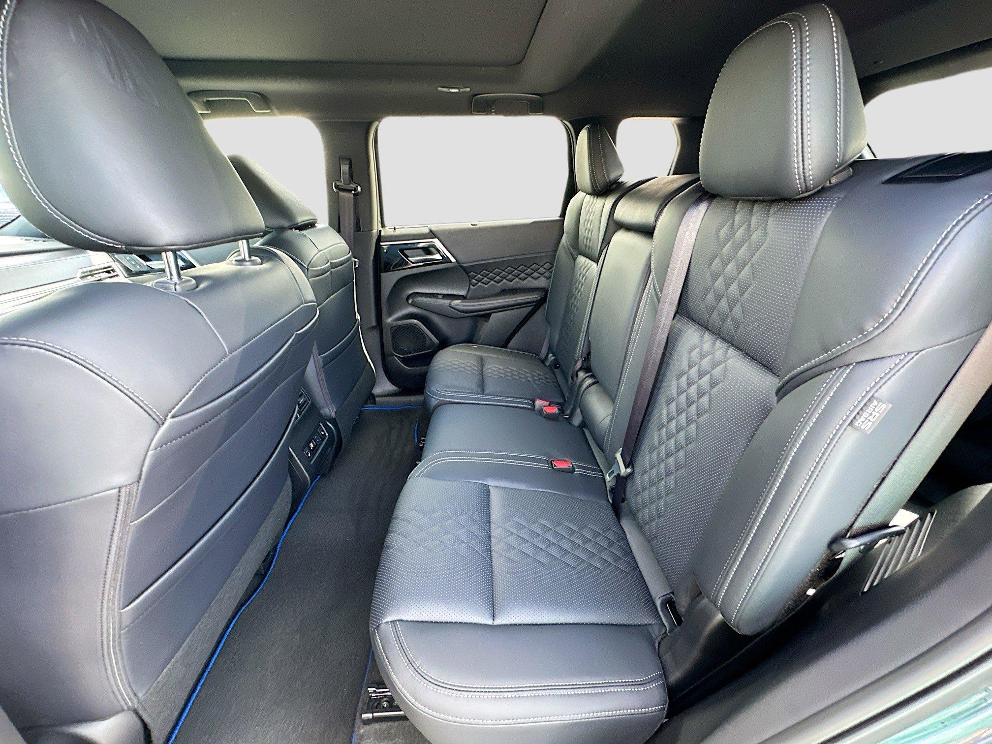 Mitsubishi Outlander Plug-In Hybrid Sel Black Edition With Navigation & 4Wd - Thumbnail 18