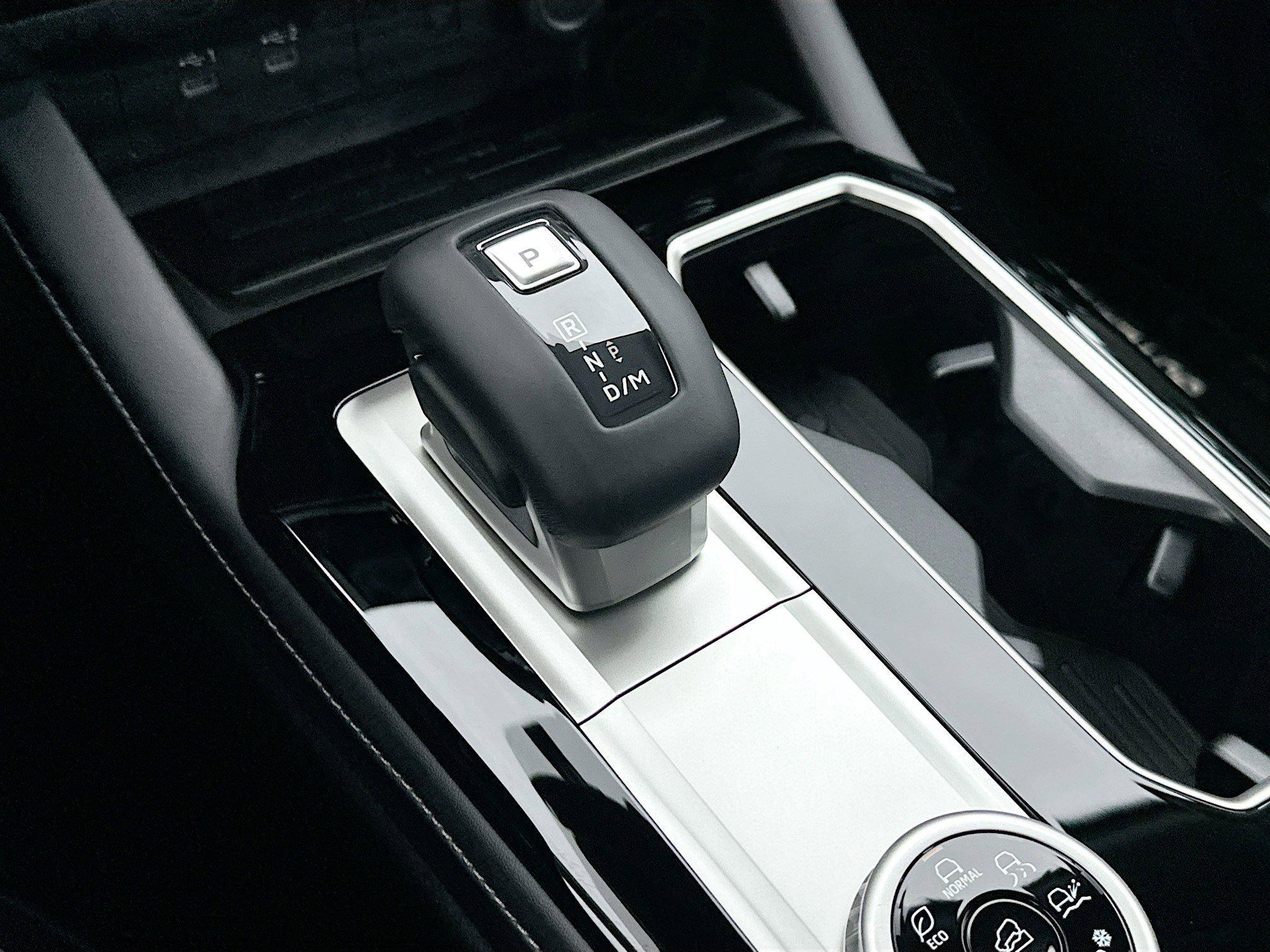 Mitsubishi Outlander Se With Navigation - Thumbnail 13