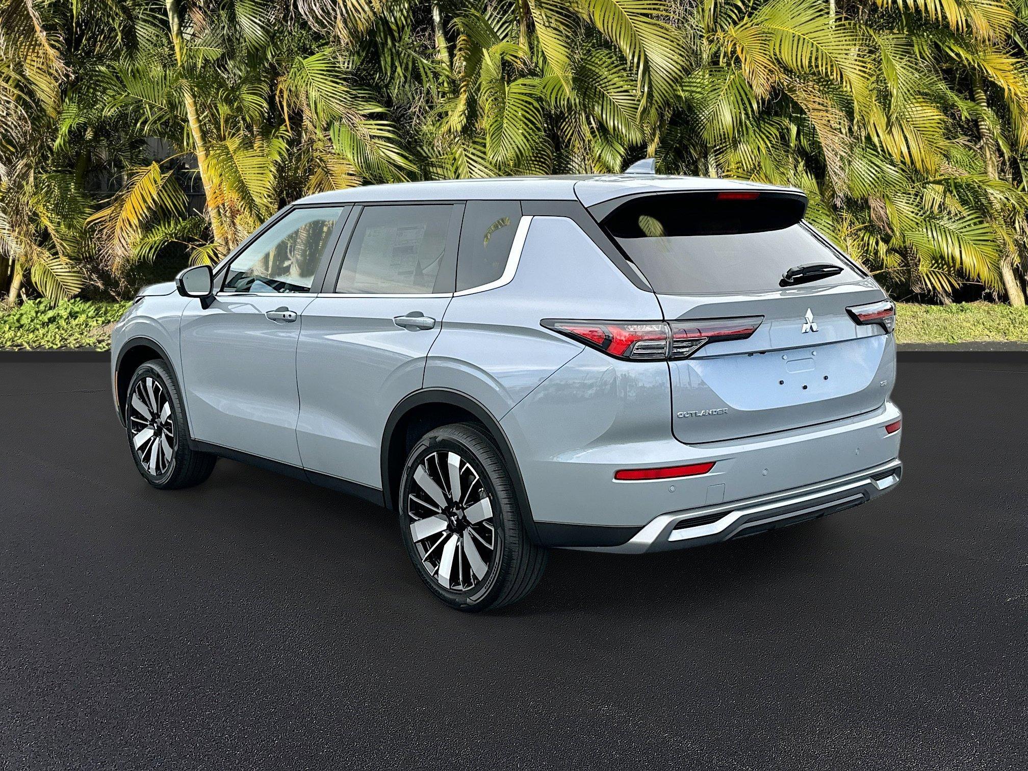 Mitsubishi Outlander Se With Navigation - Thumbnail 4