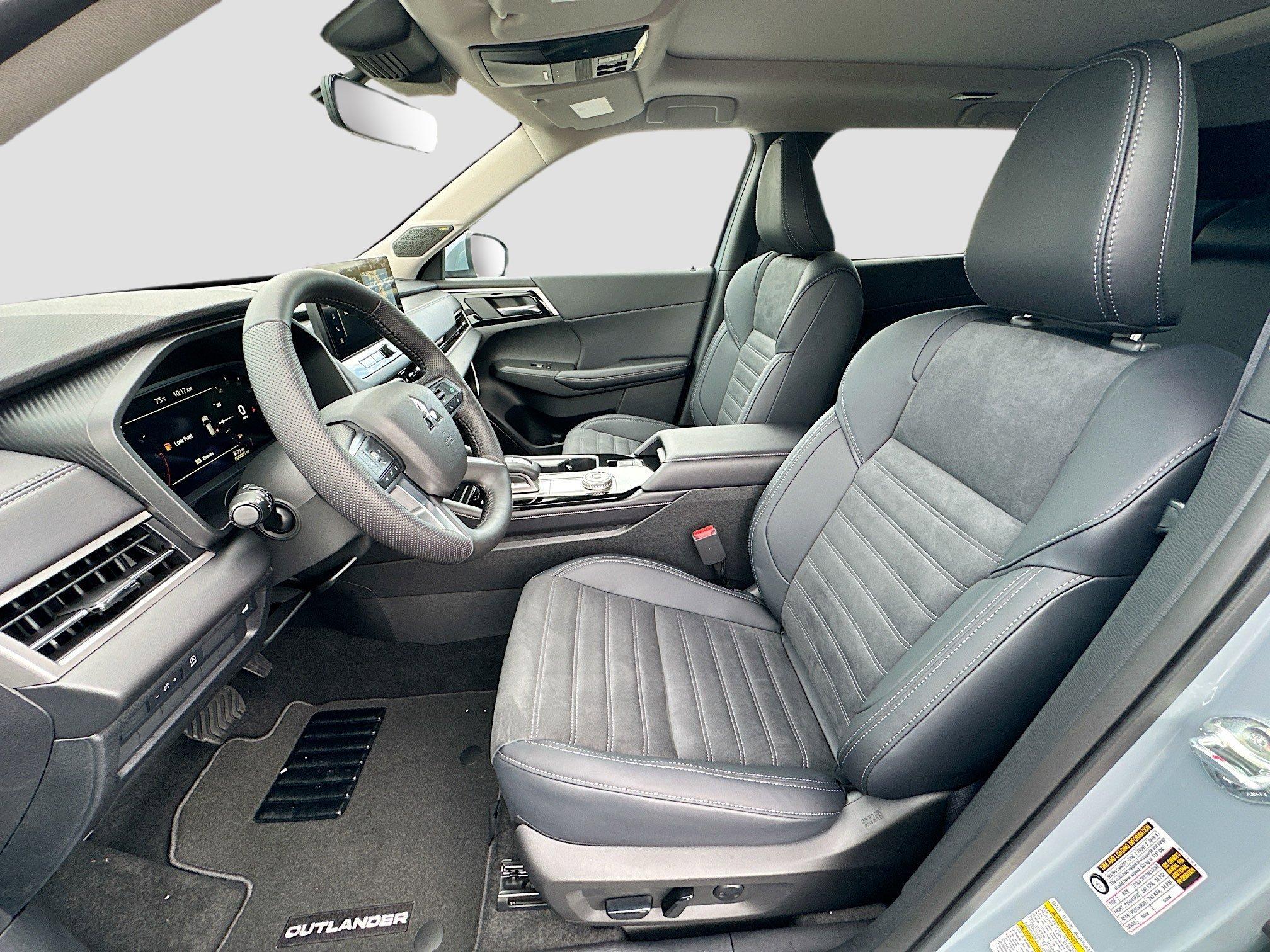 Mitsubishi Outlander Se With Navigation - Thumbnail 16